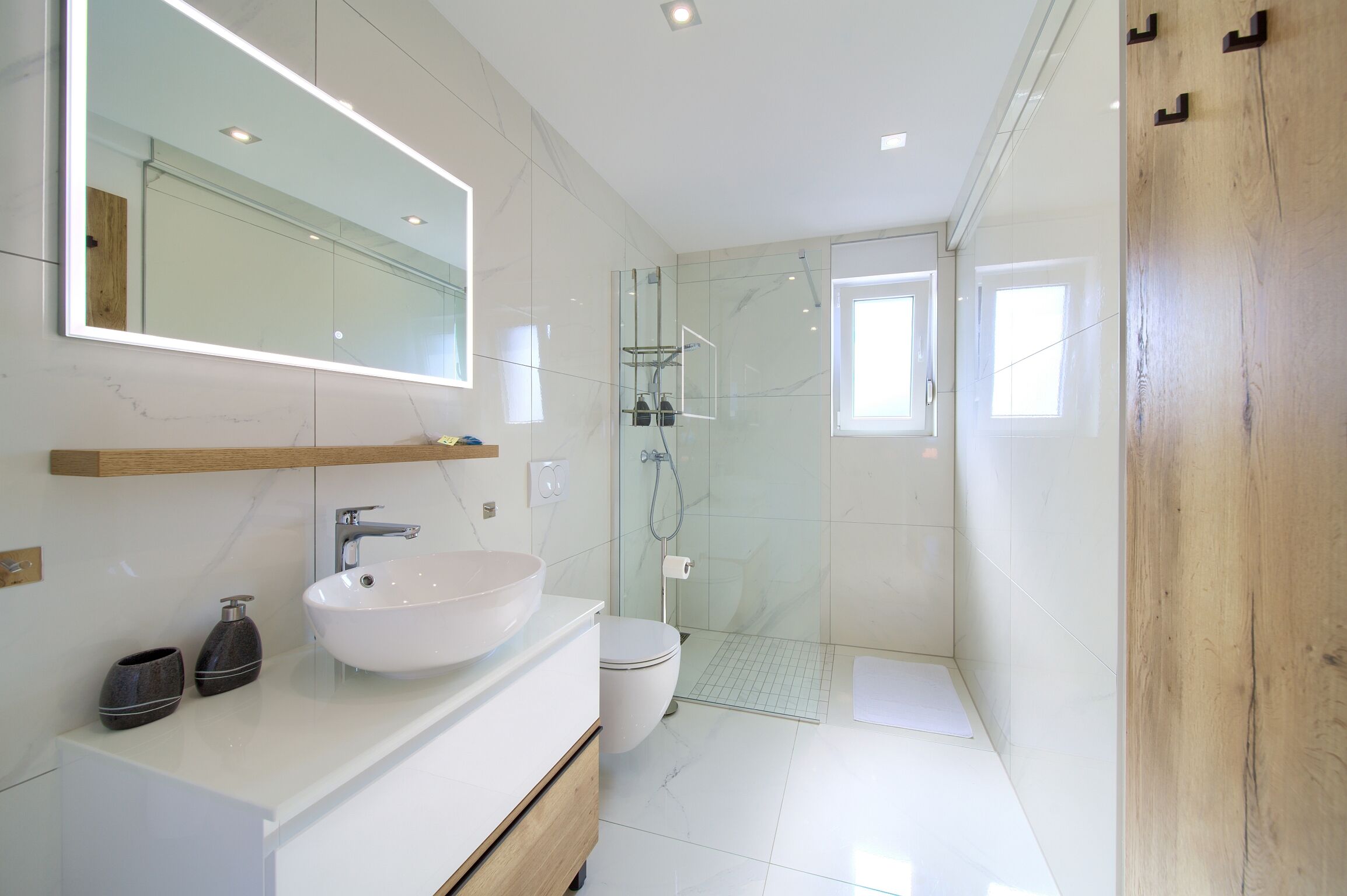 Apartment Crystal Aura 2 62079-A1