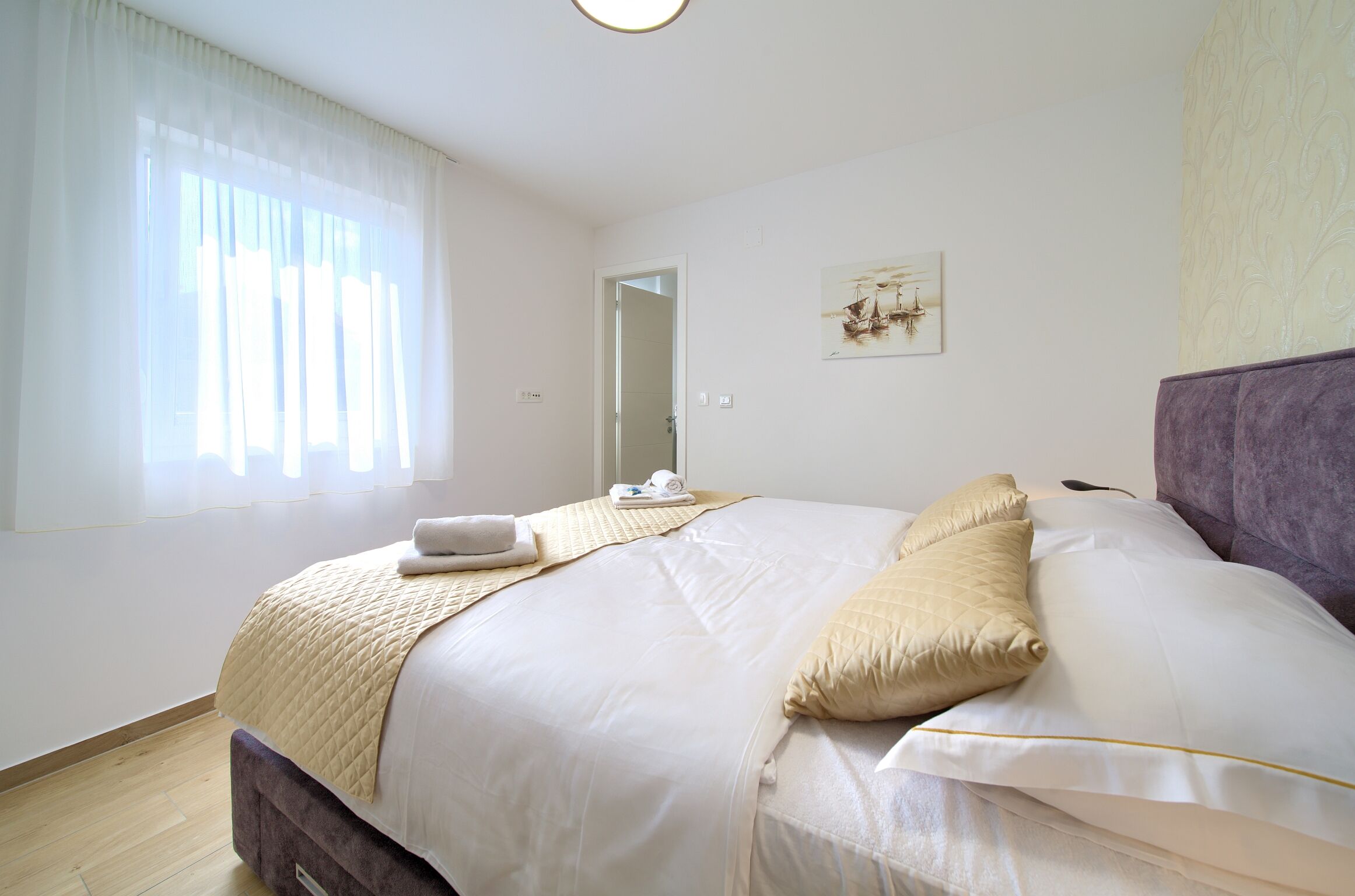 Apartment Crystal Aura 2 62079-A1