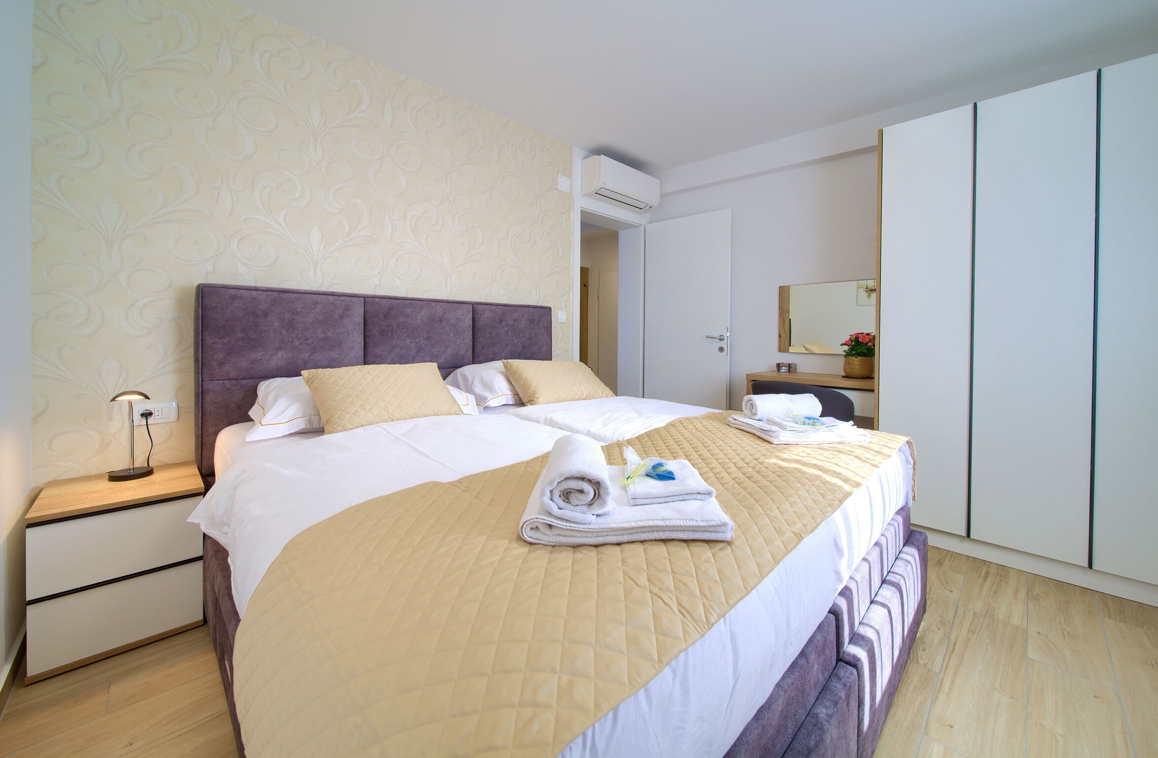 Apartment Crystal Aura 2 62079-A1