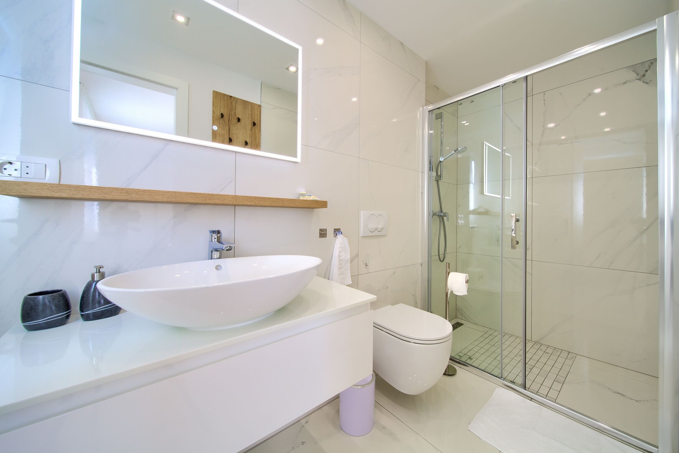 Apartment Crystal Aura 2 62079-A1