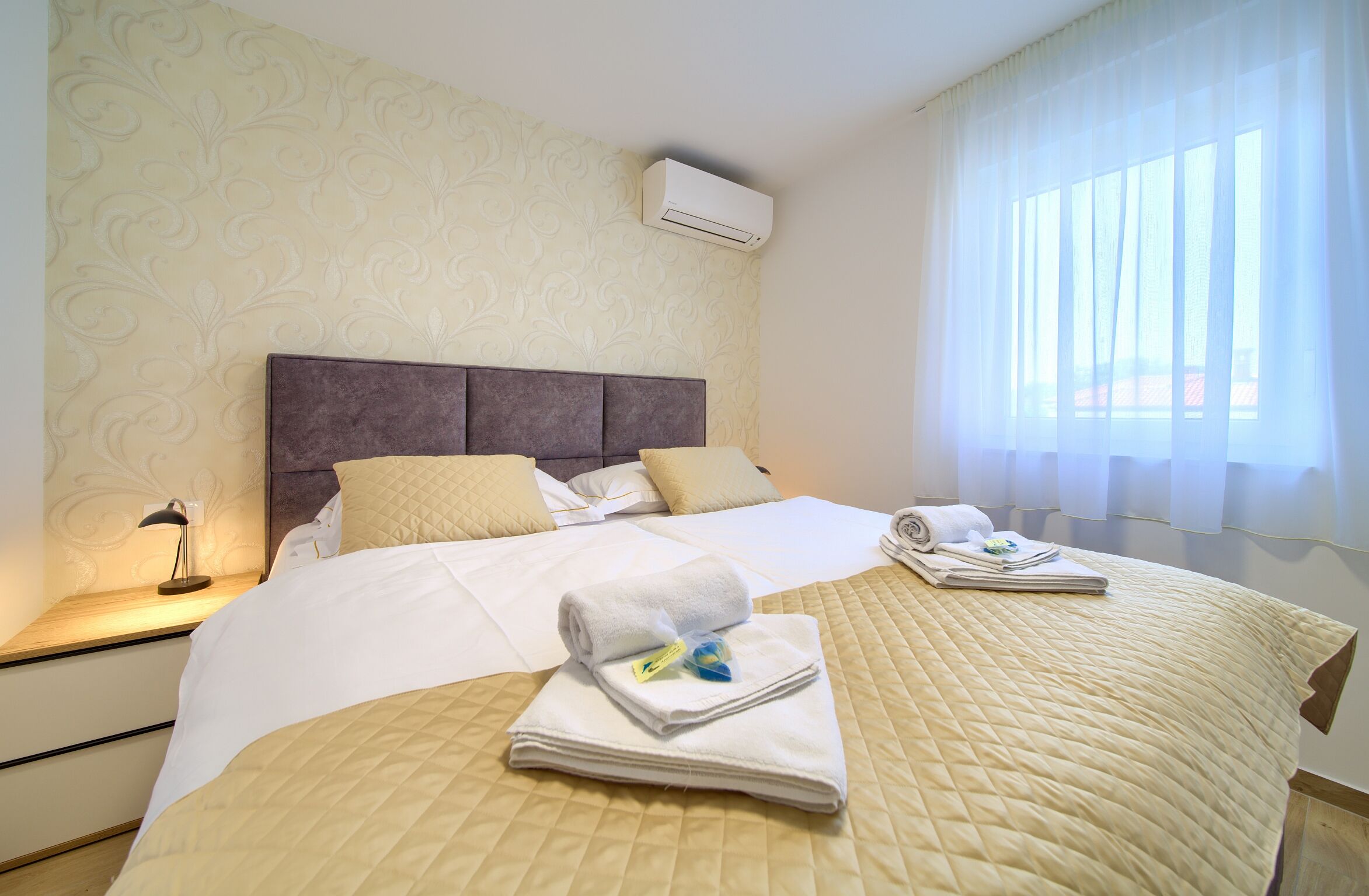 Apartment Crystal Aura 2 62079-A1