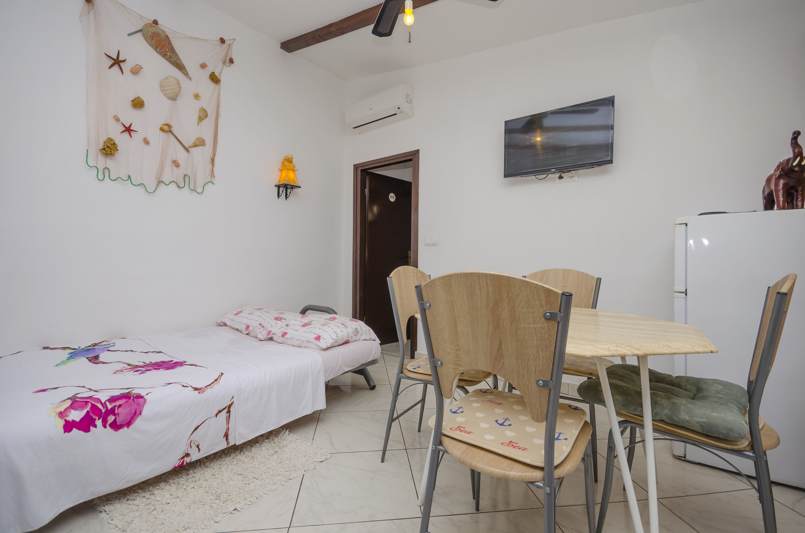 Apartment By the sea 83561-A1