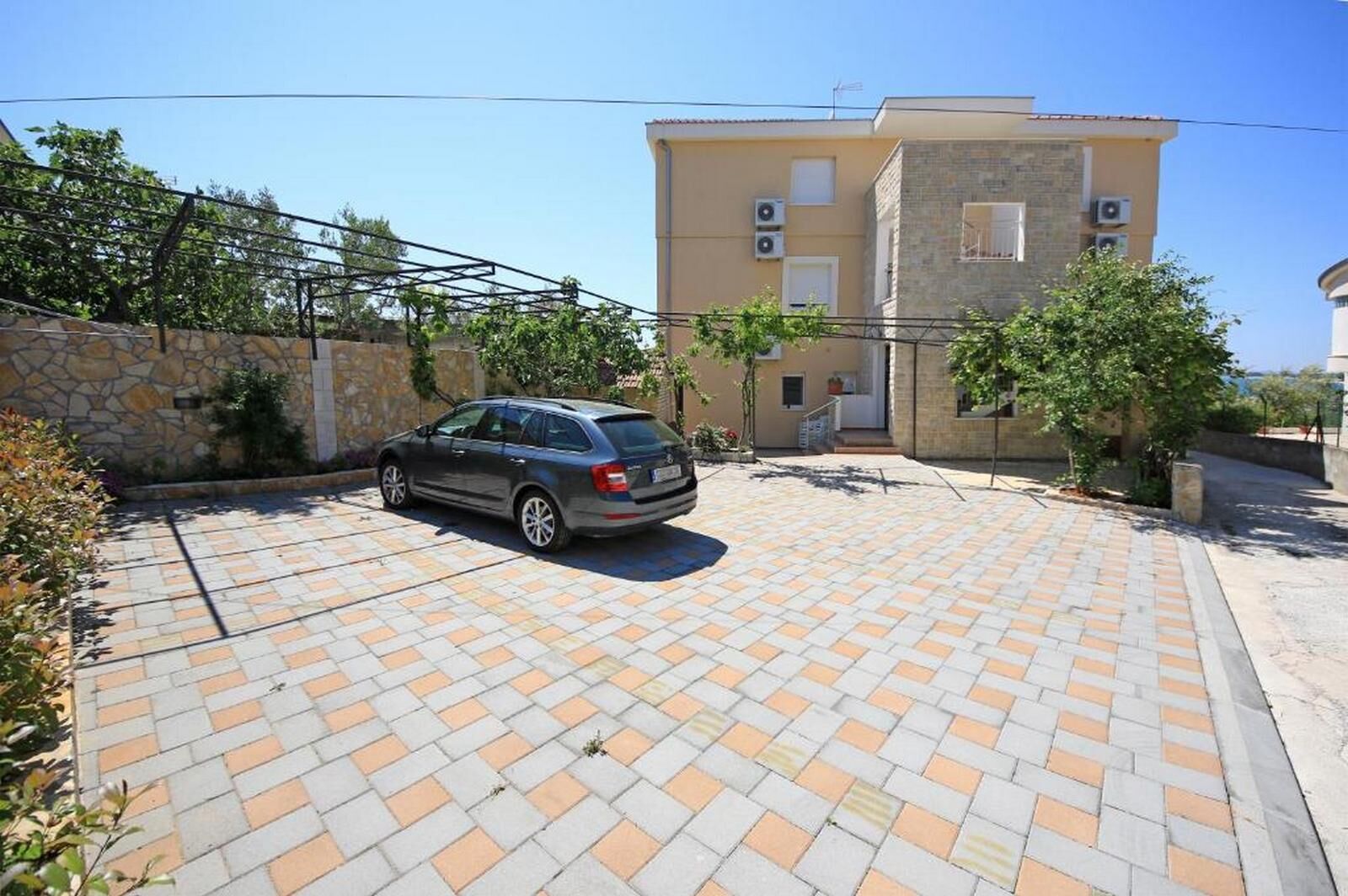 Apartments Superba 84051-A6