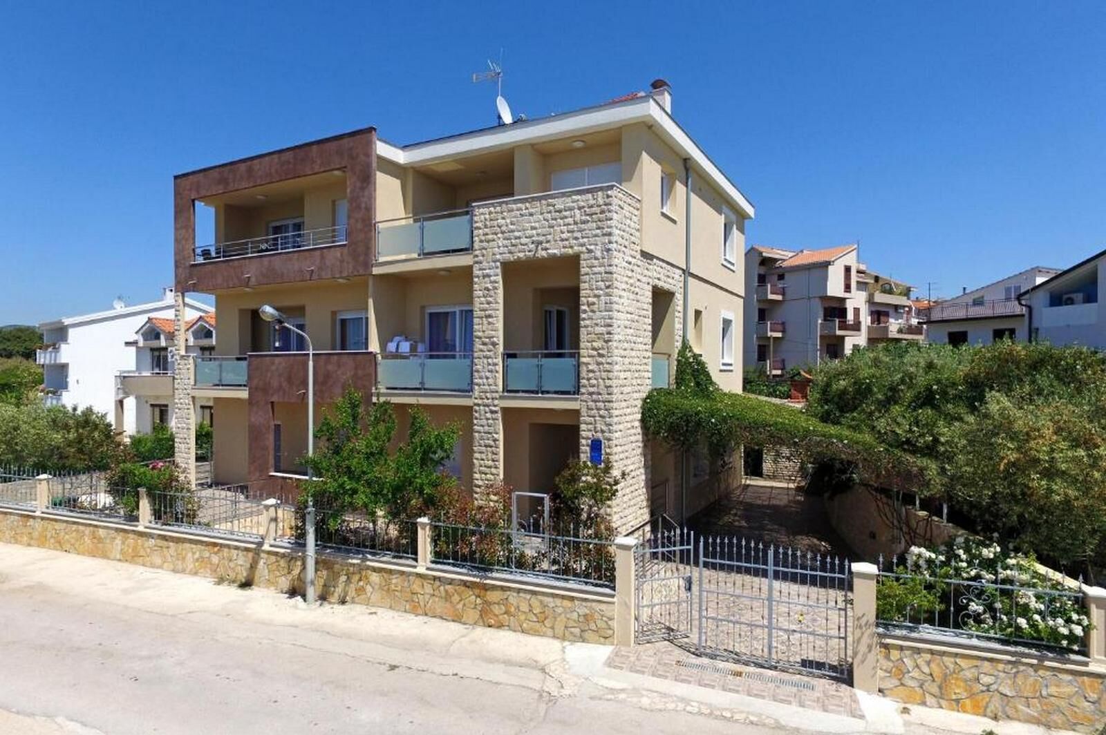 Apartments Superba 84051-A6