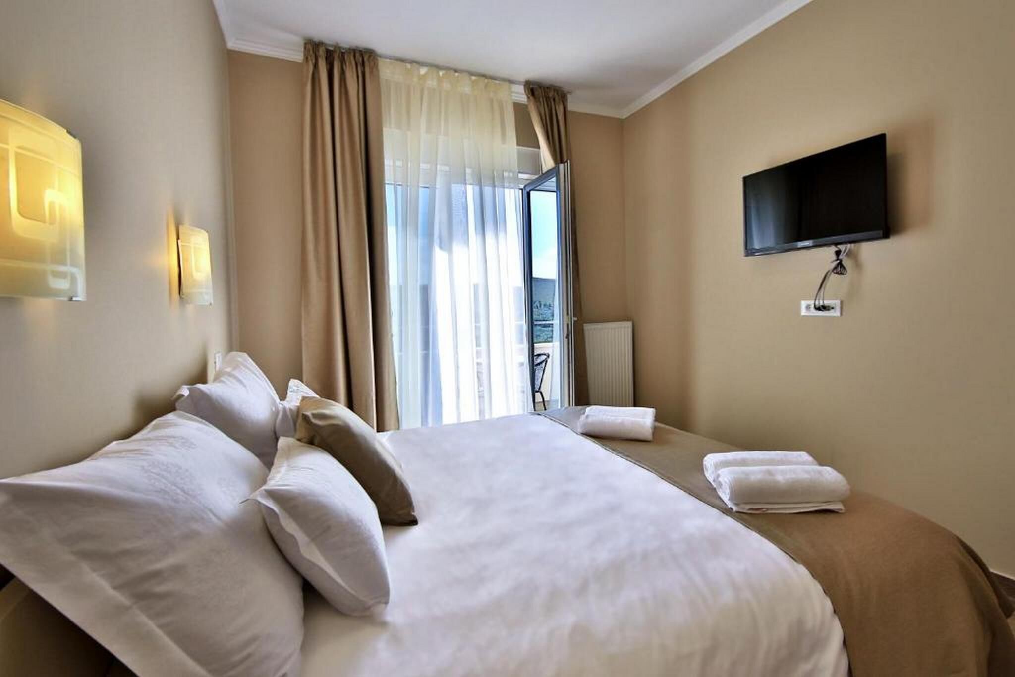 Room Ave Maria 84052-S1