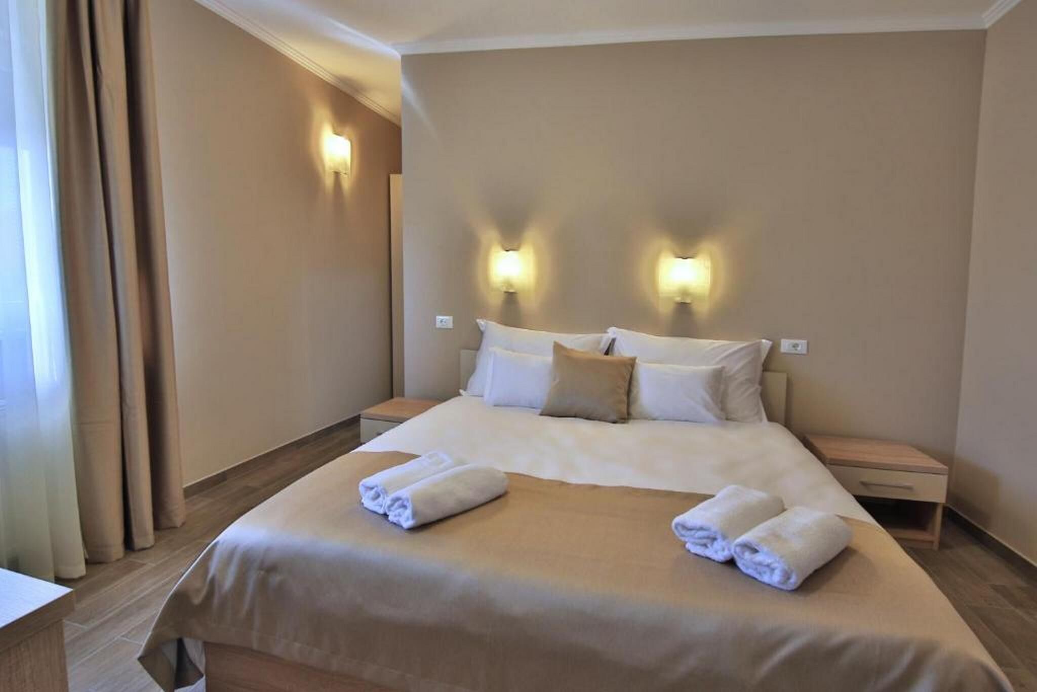 Room Ave Maria 84052-S2