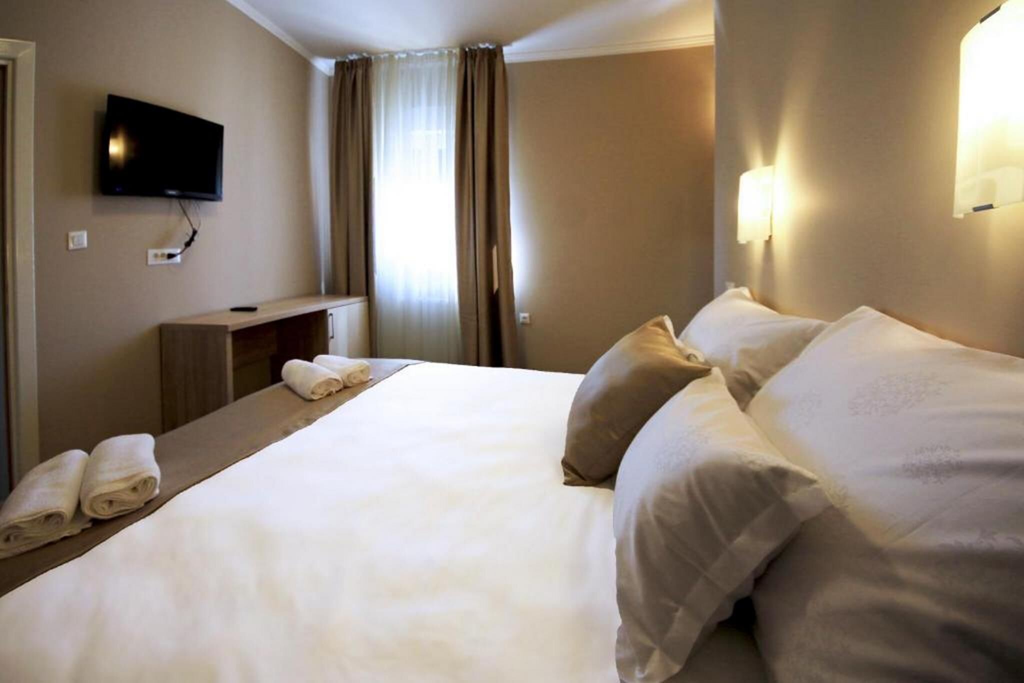 Room Ave Maria 84052-S2