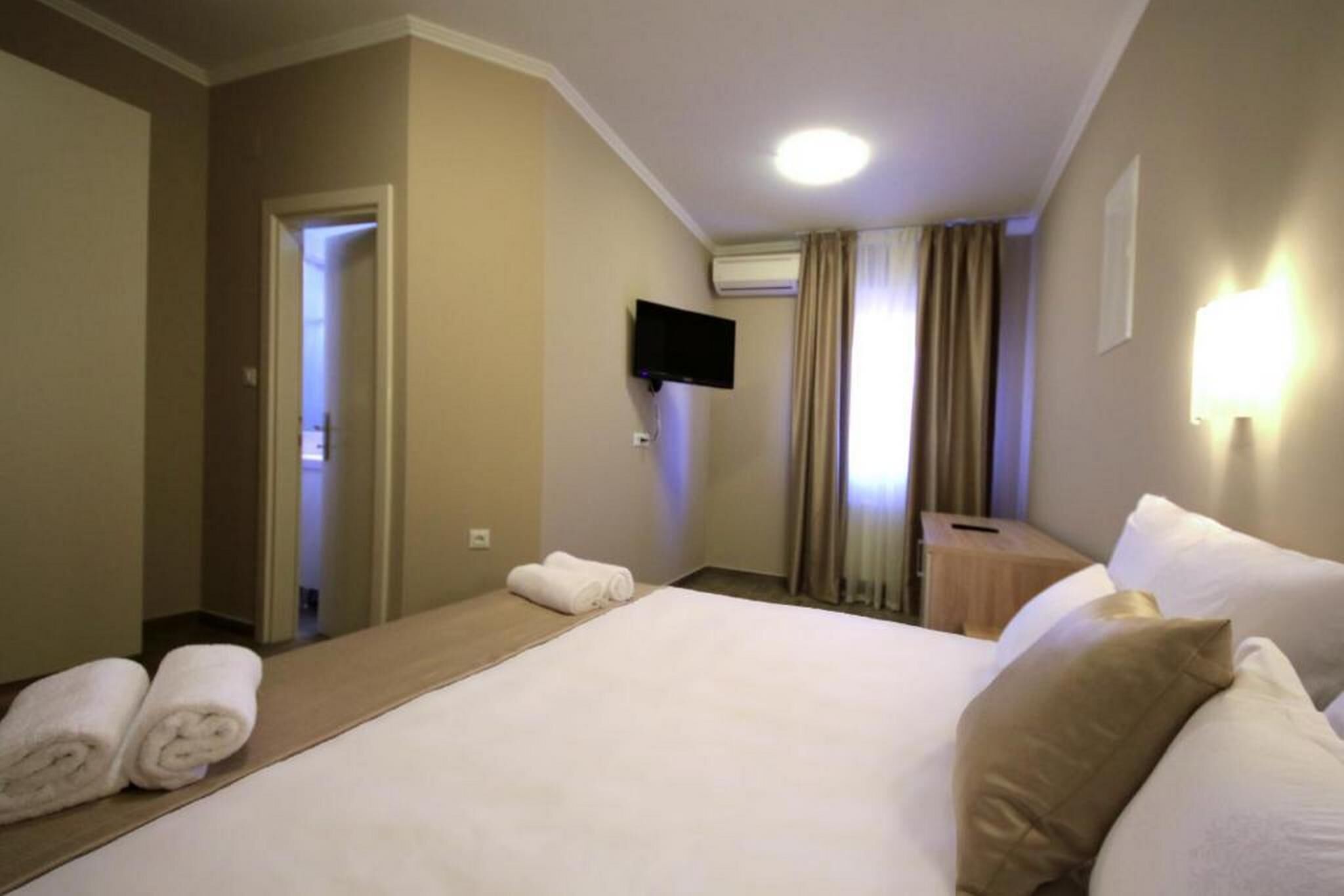 Room Ave Maria 84052-S3