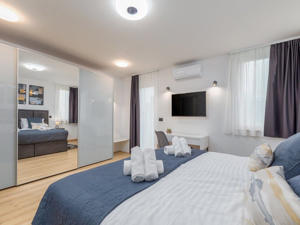 Villa Grande T&D 74185-K1