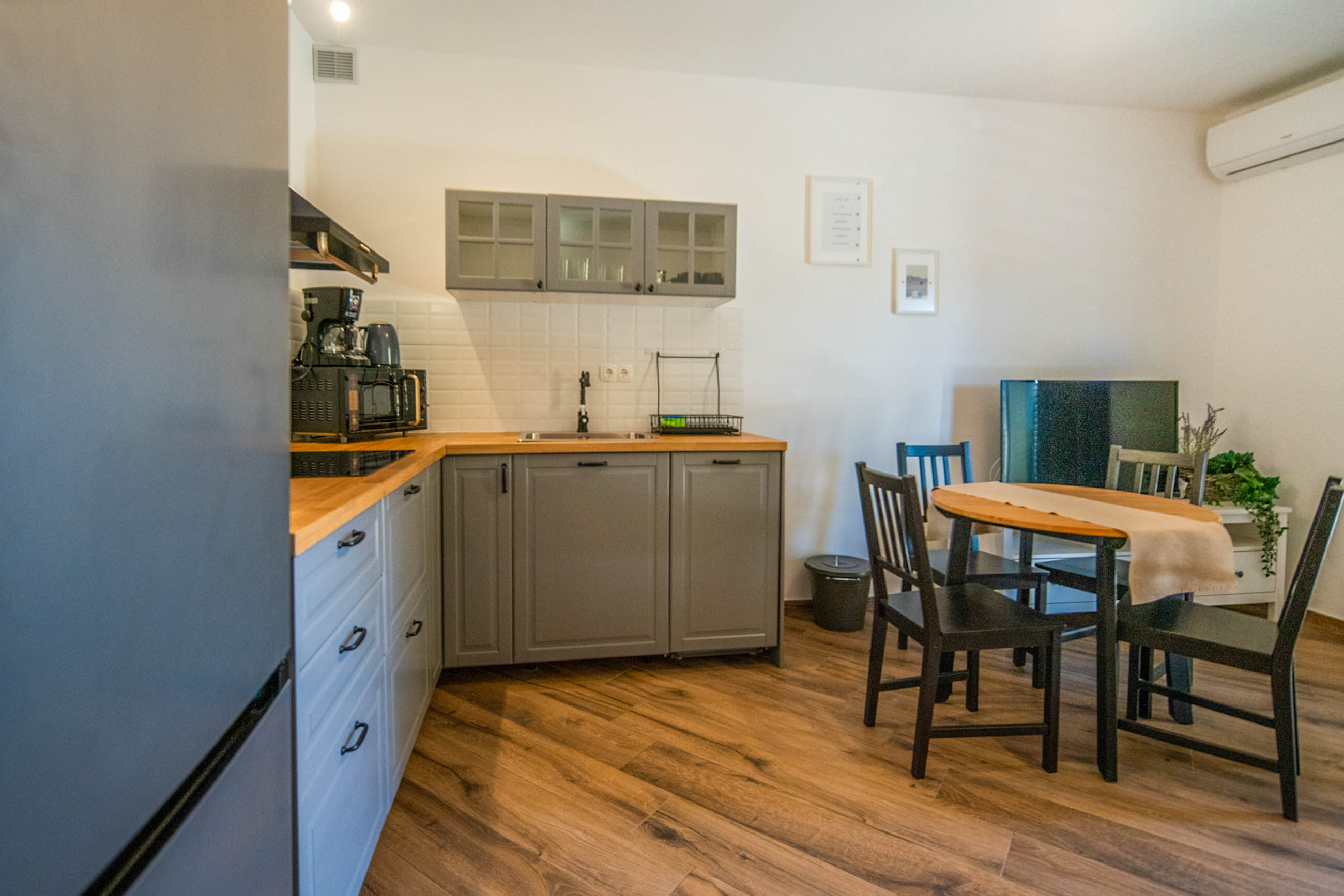 Apartments Zoe 84161-A2