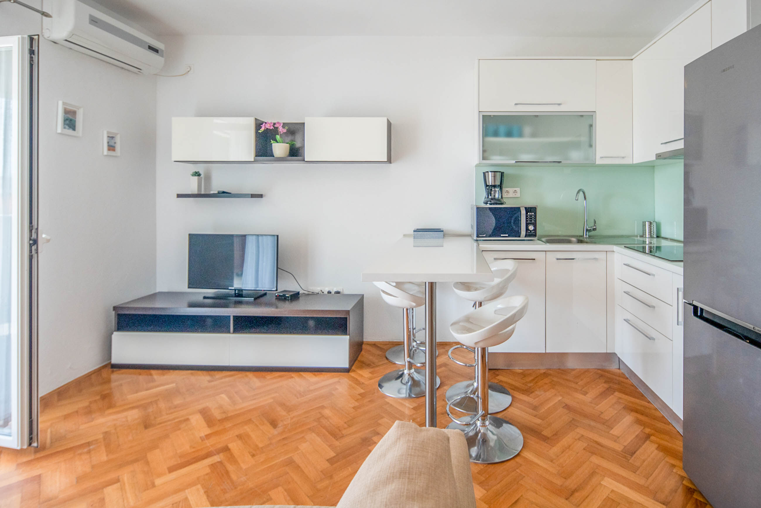 Apartments Zoe 84161-A3
