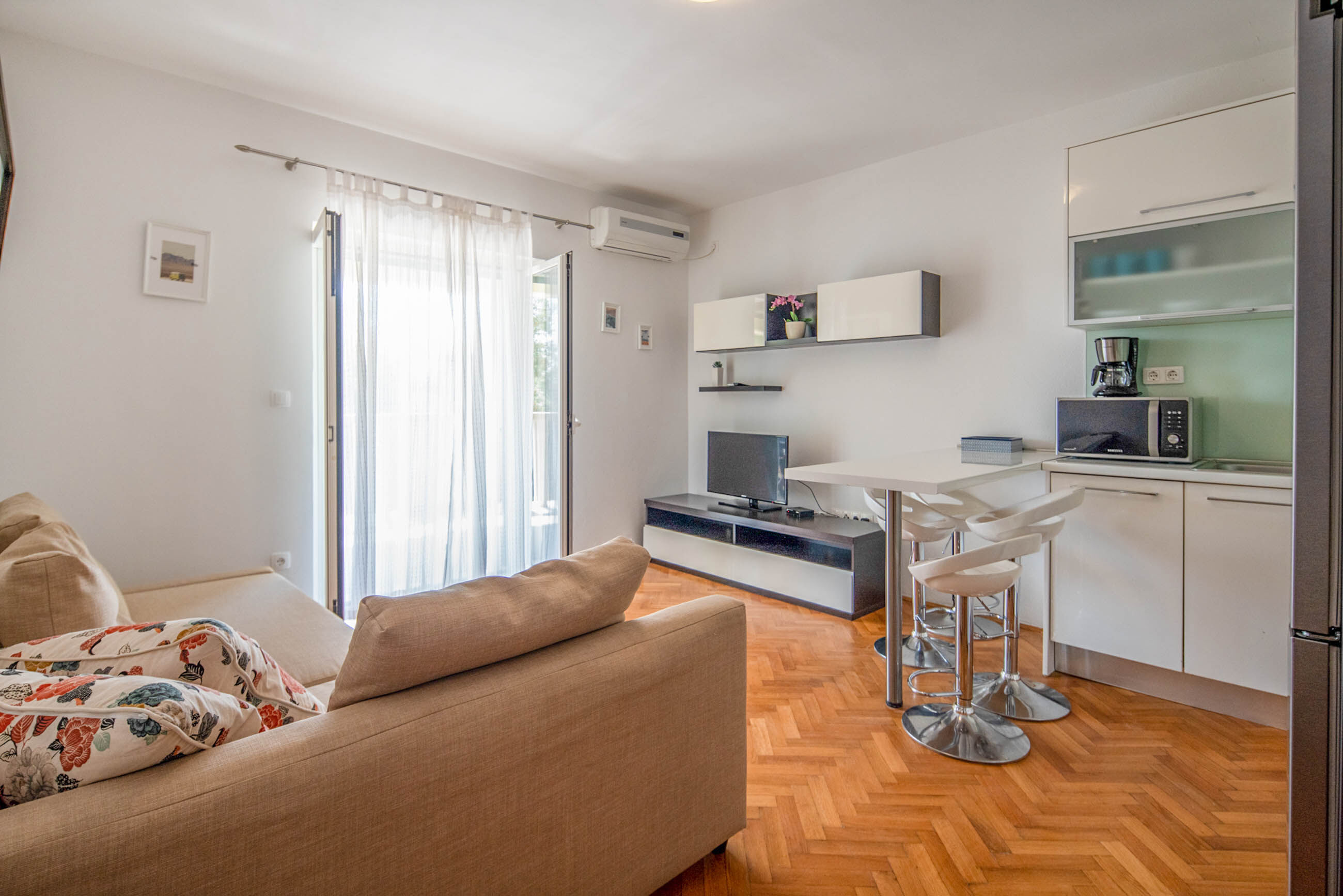 Apartments Zoe 84161-A3