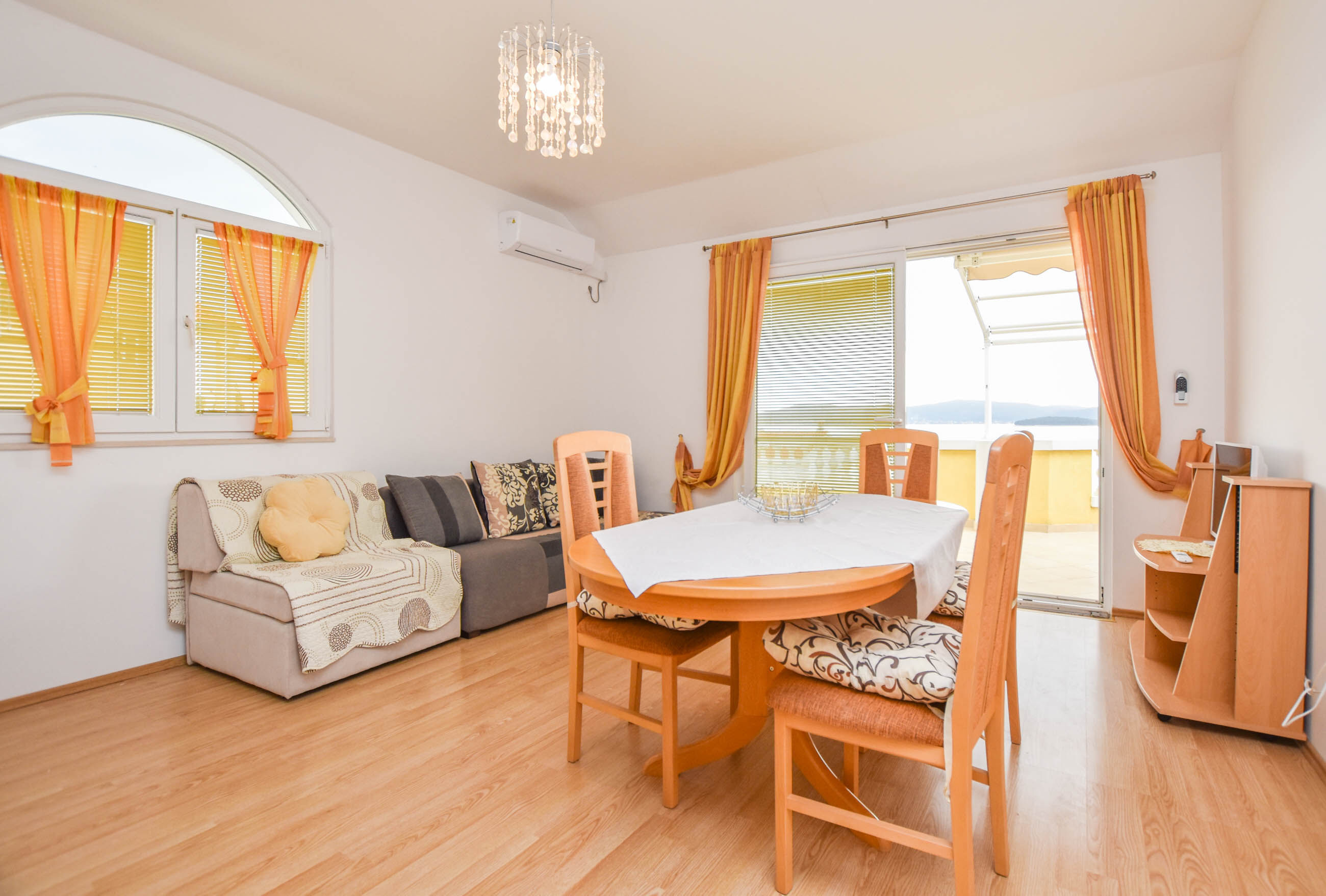 Apartments Dandelion 84281-A2