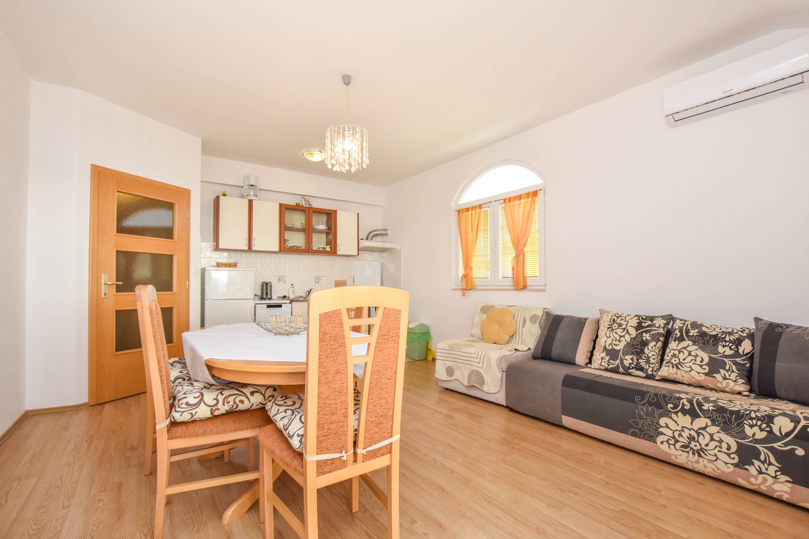 Apartments Dandelion 84281-A2