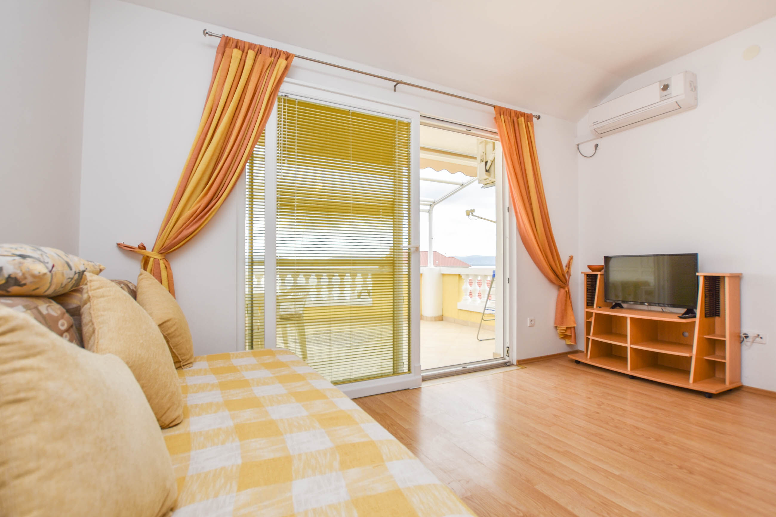 Apartments Dandelion 84281-A3