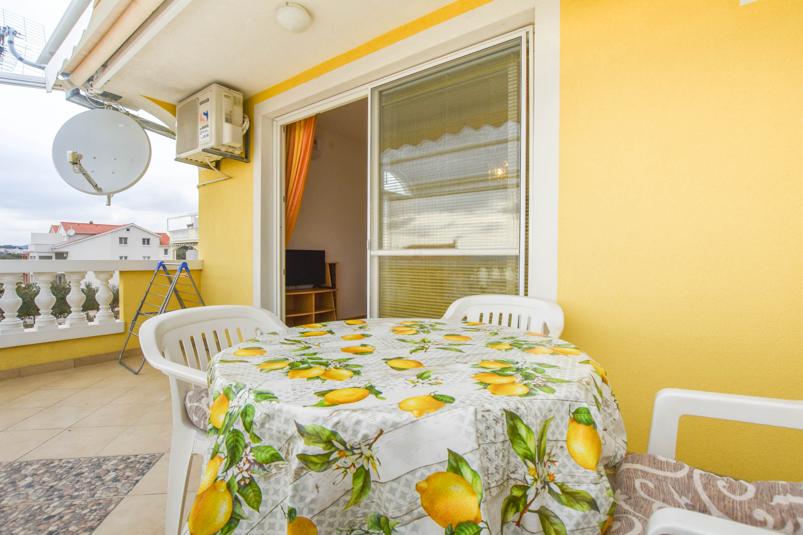 Apartments Dandelion 84281-A3
