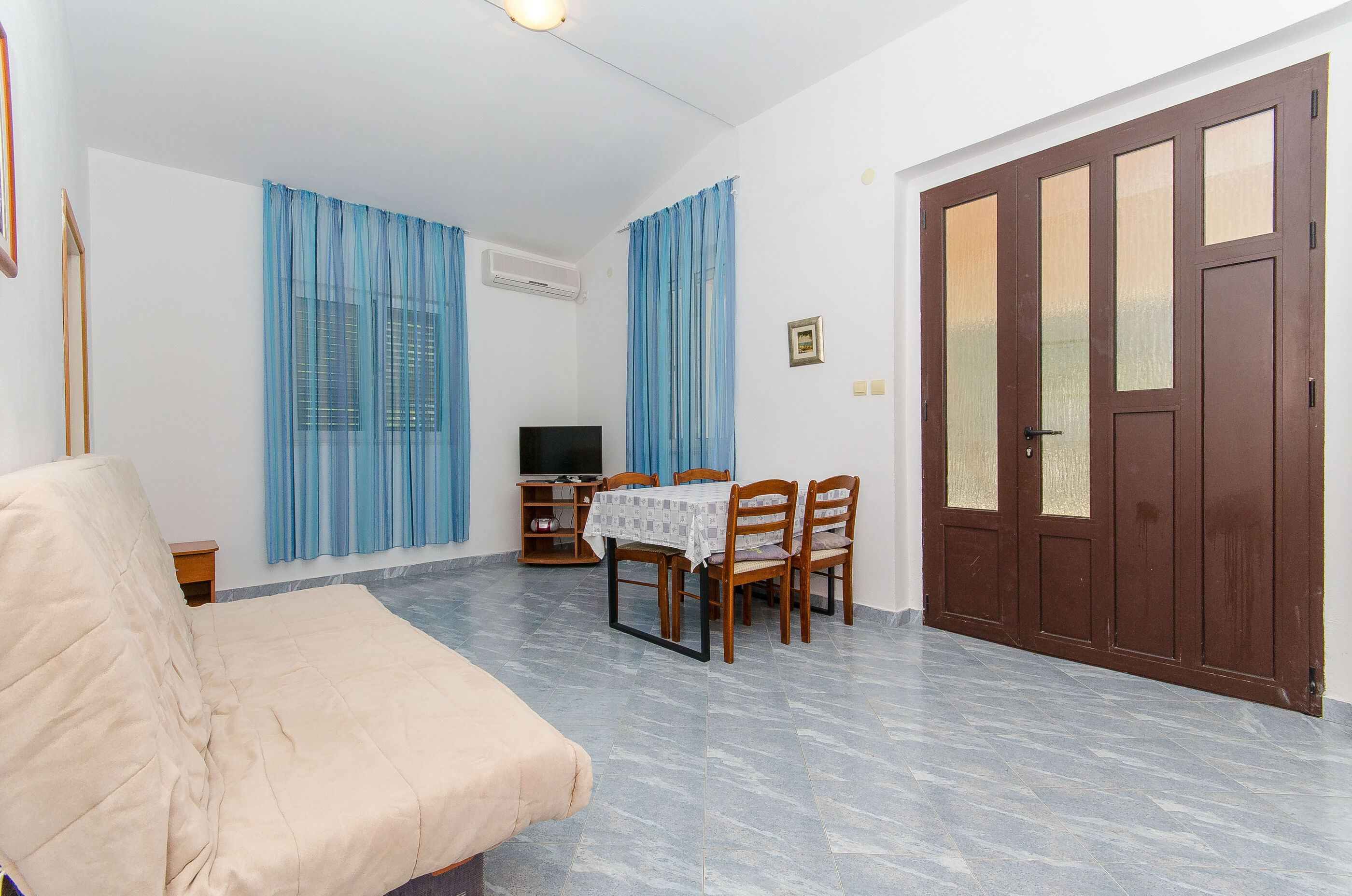 Apartments Ivanka 40901-A3