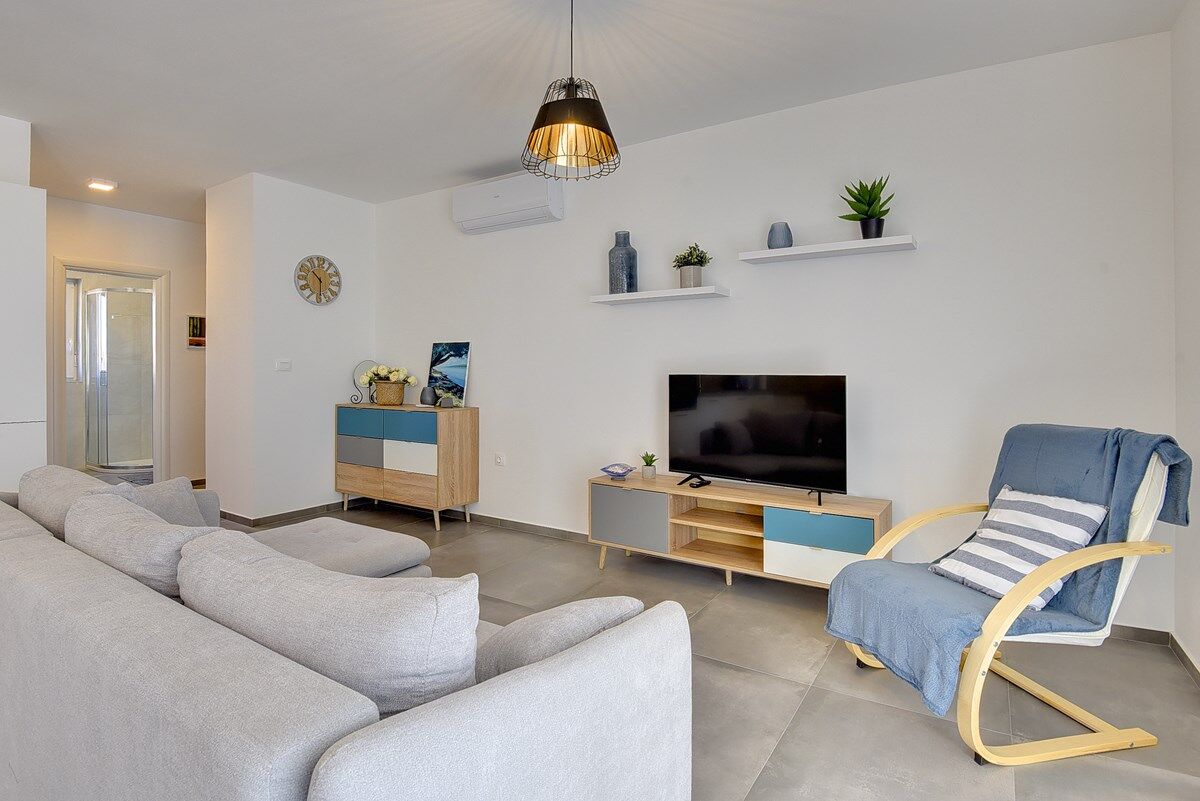 House Barbara 74235-A1