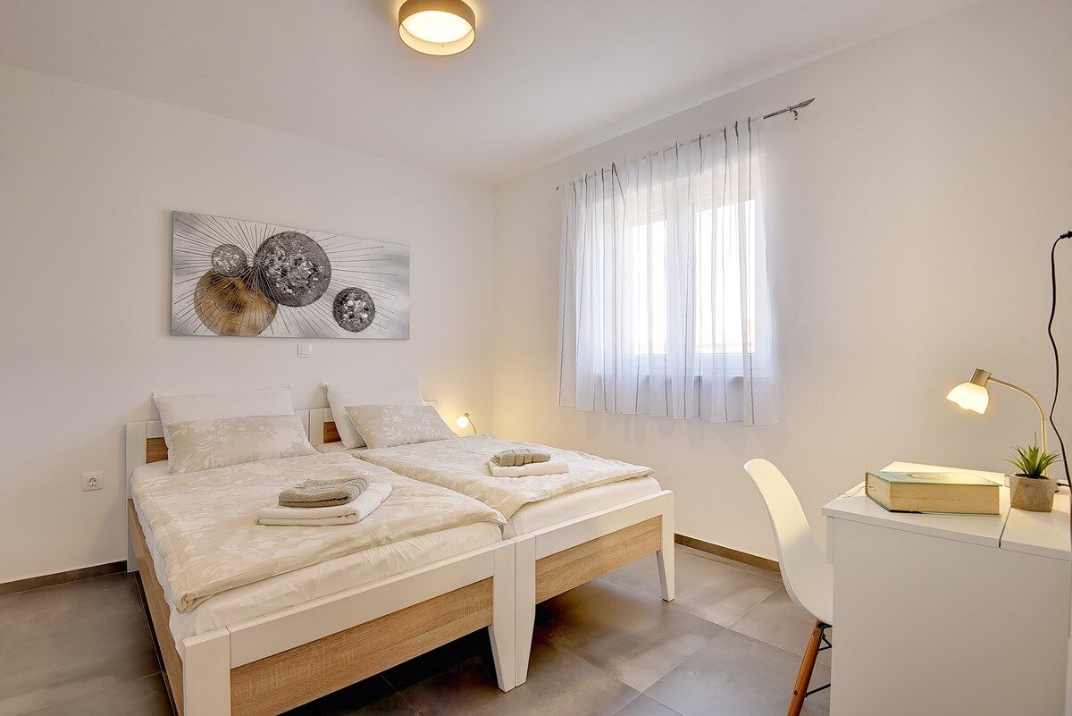House Barbara 74235-A1