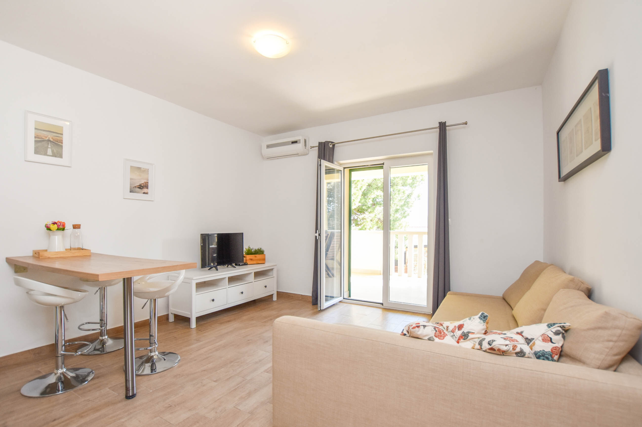 Apartments Zoe 84161-A4