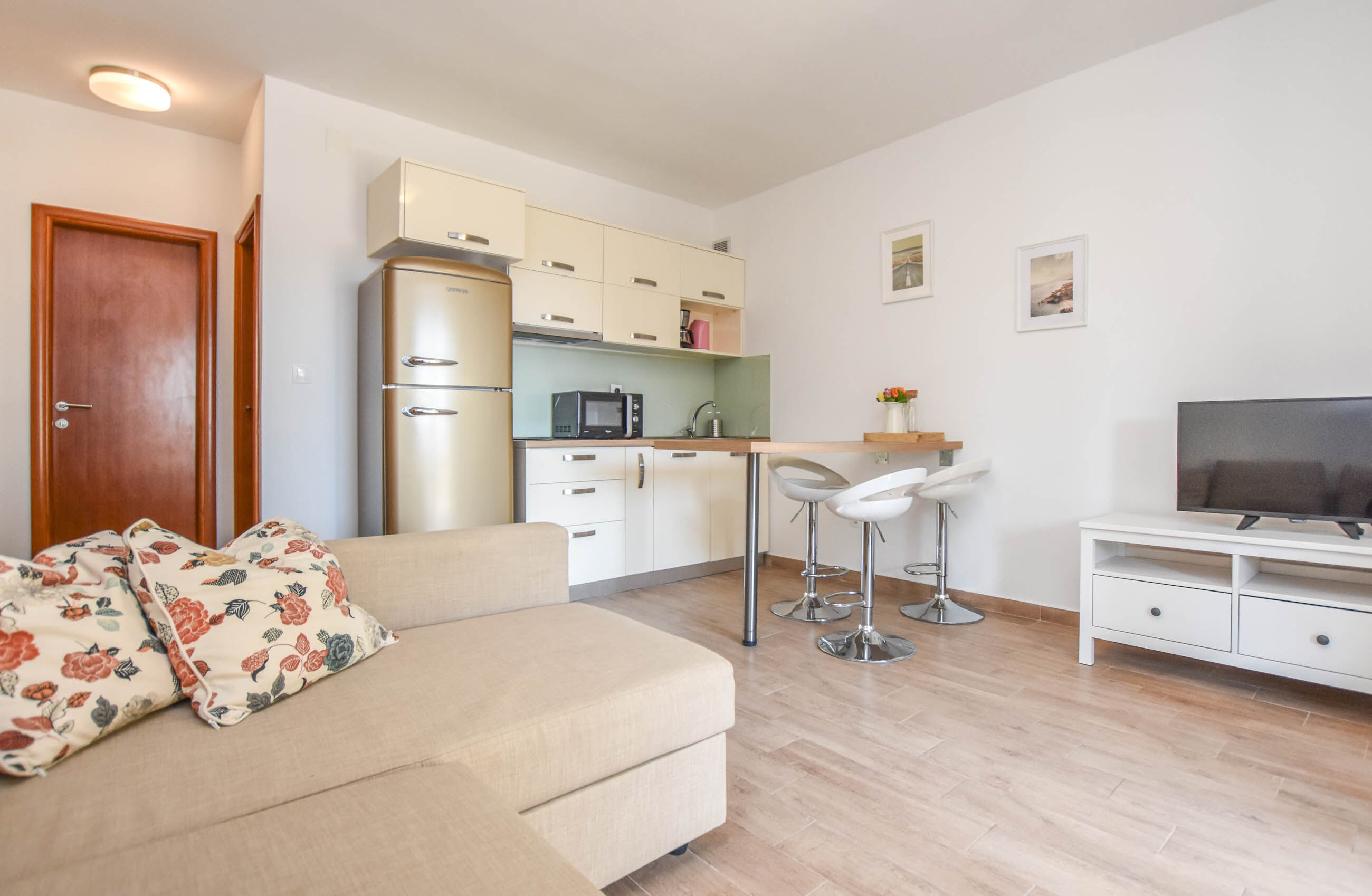 Apartments Zoe 84161-A4