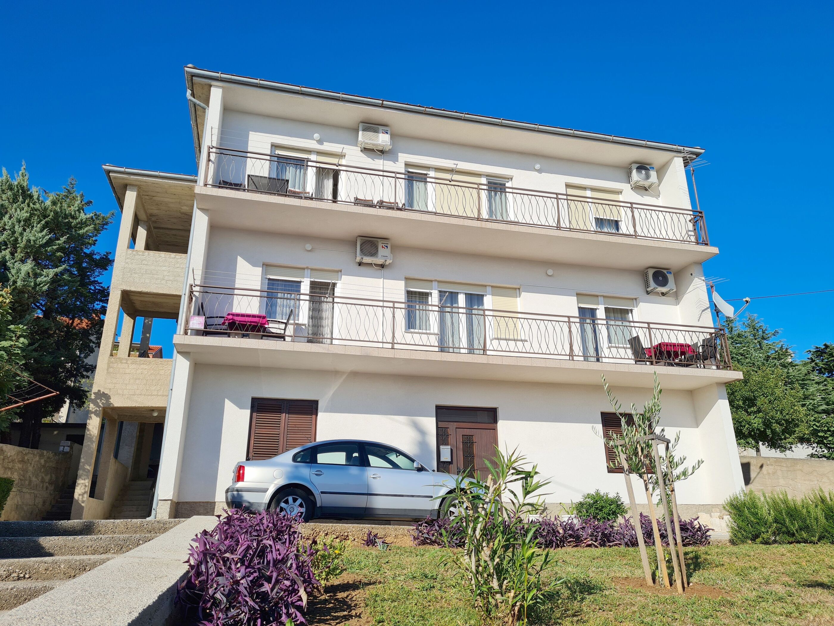Apartments Vesna 82721-A1