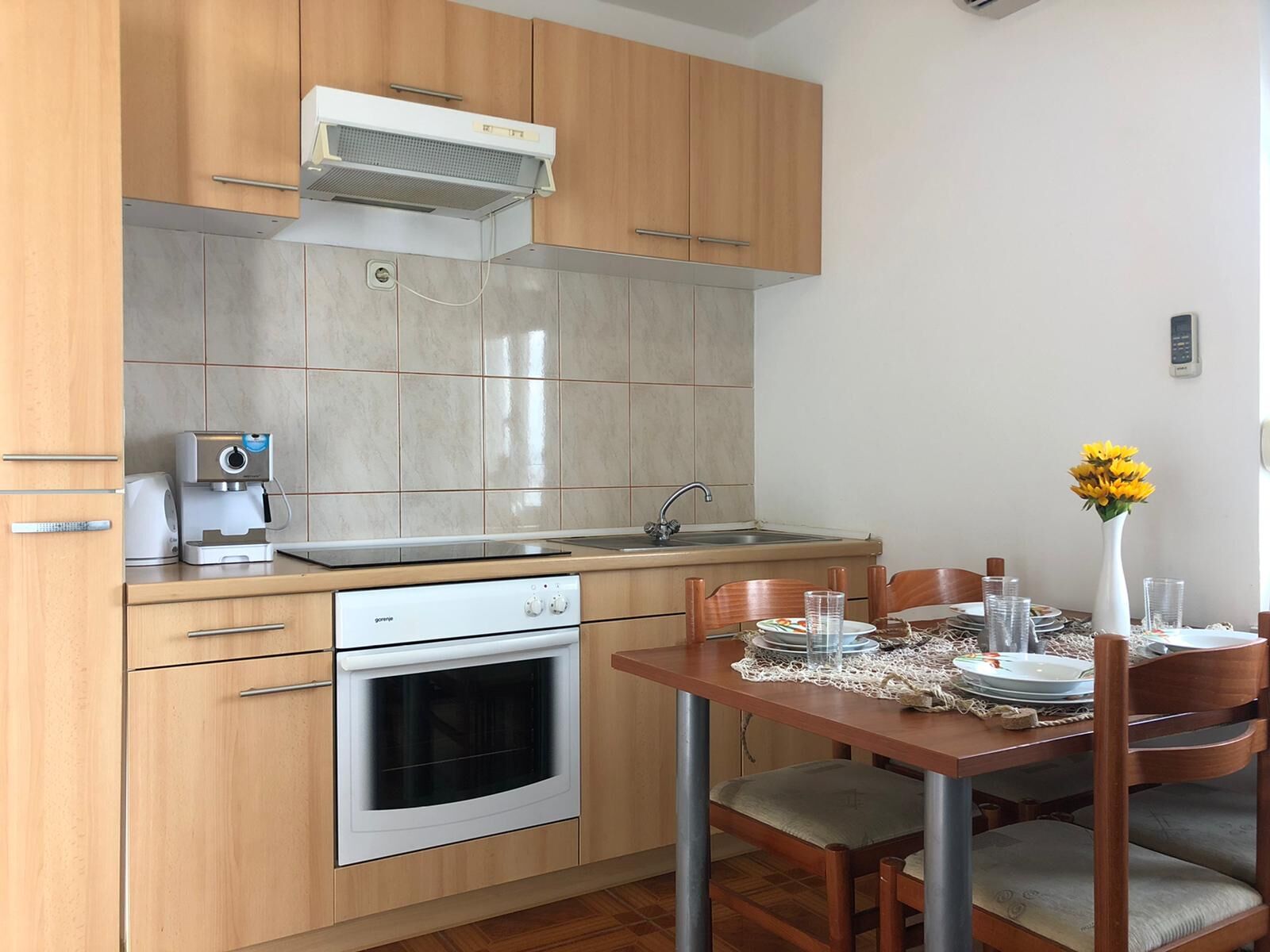 Apartments Mladen 84771-A1