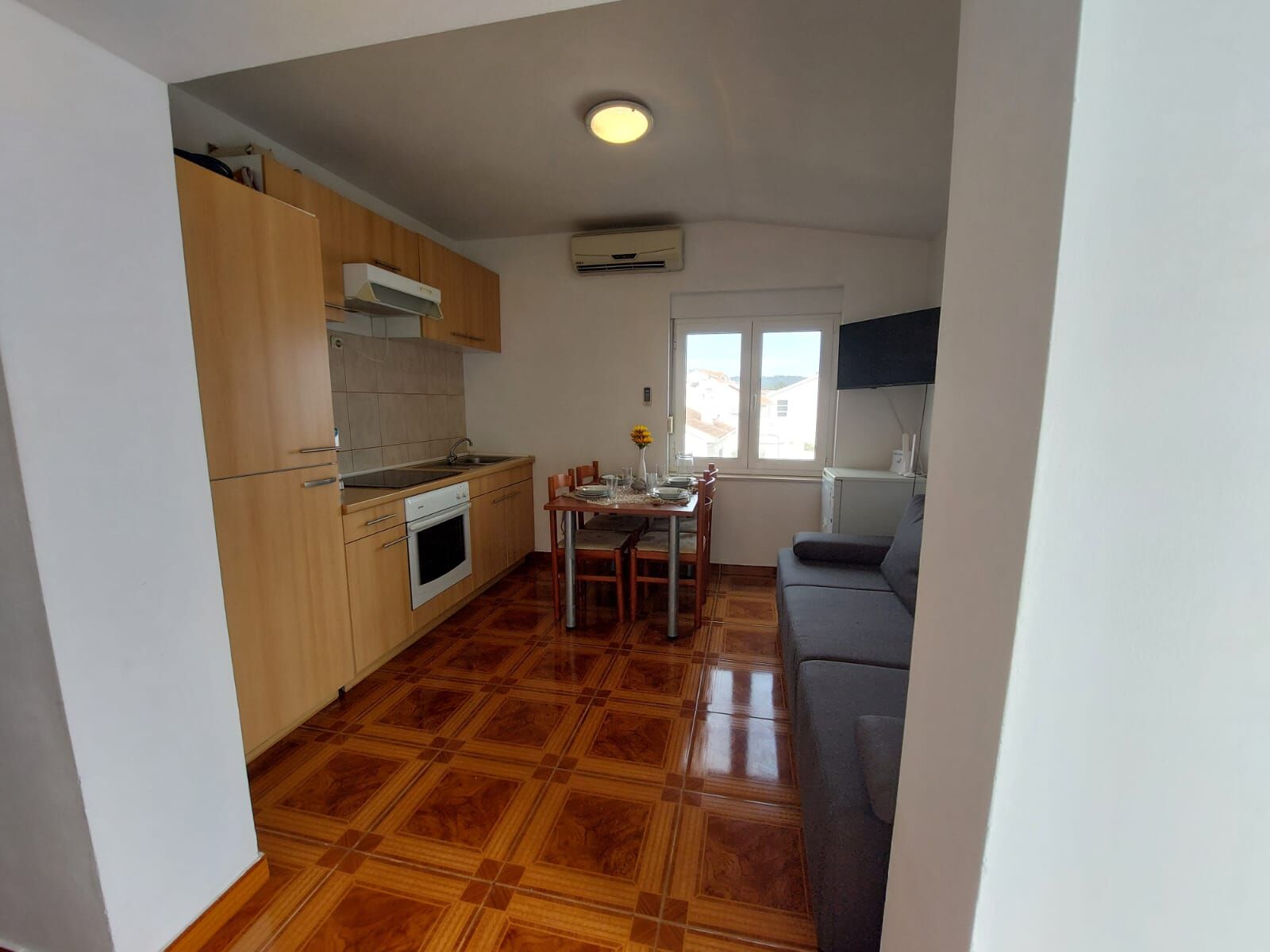 Apartments Mladen 84771-A1