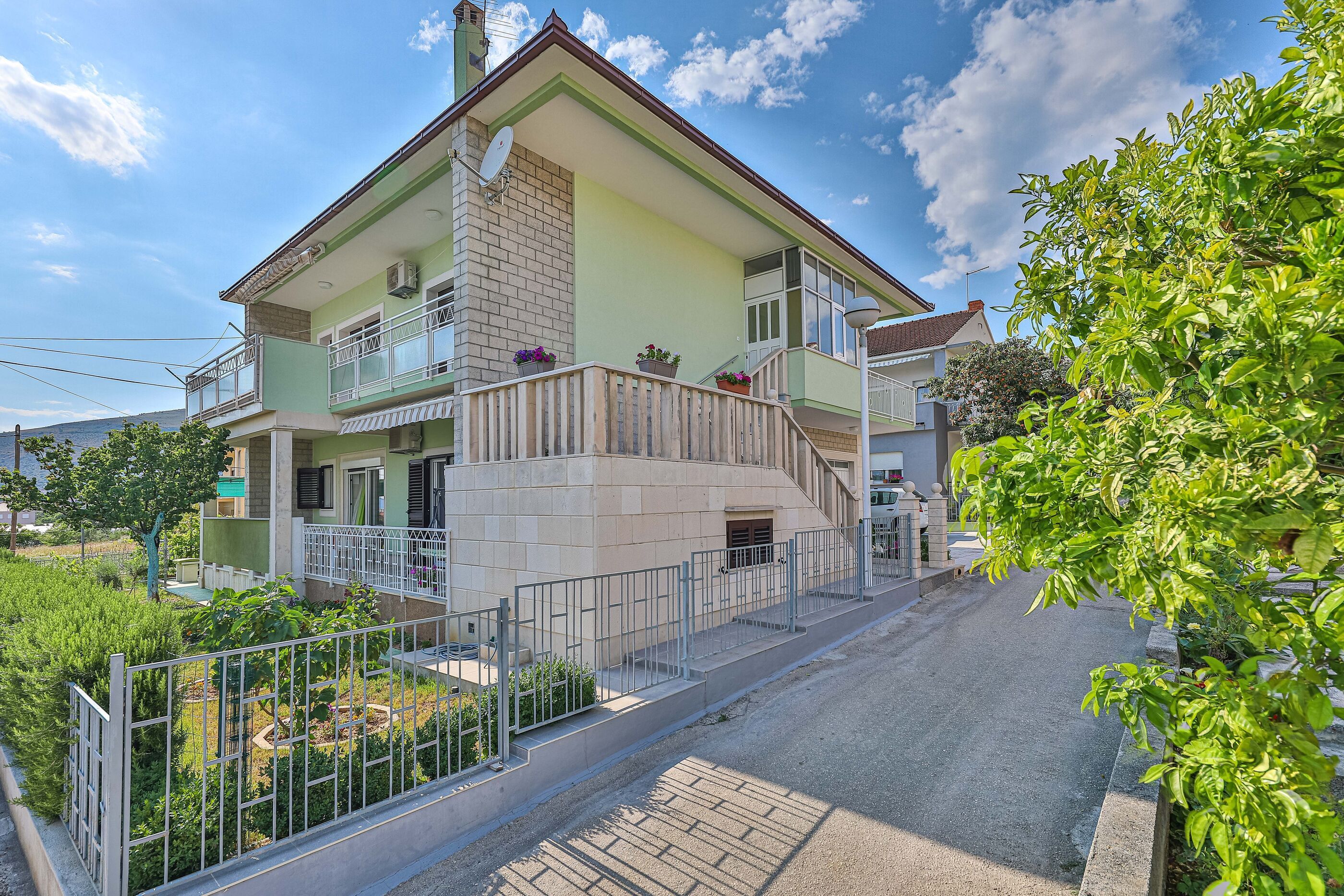 Apartment 3M 47211-A1