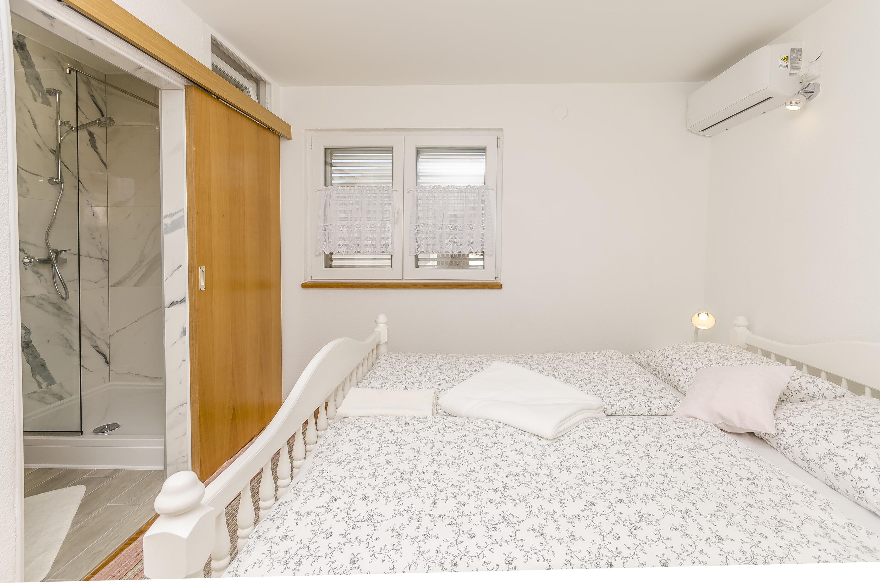 Apartments Ivanka on the beach 79411-A1