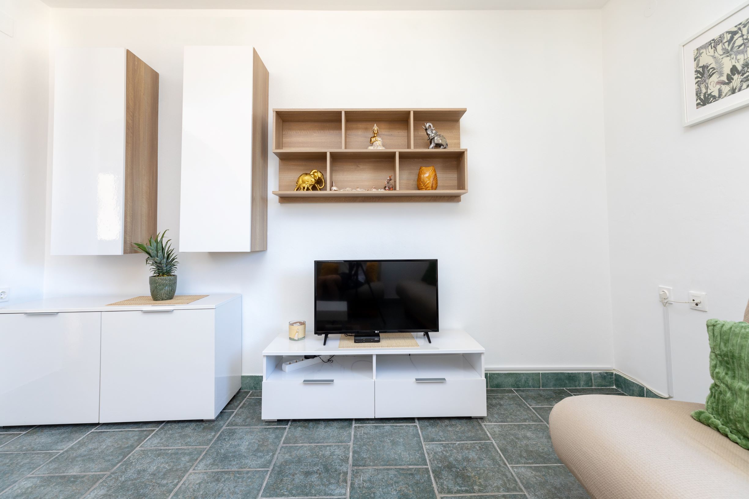 Apartments Maja 28861-A1