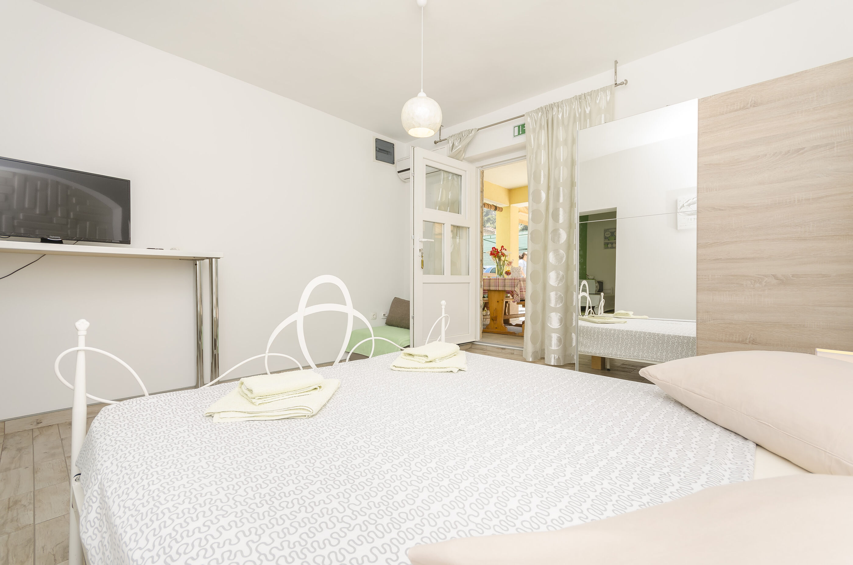 Apartments and Room Take it easy 85111-A1