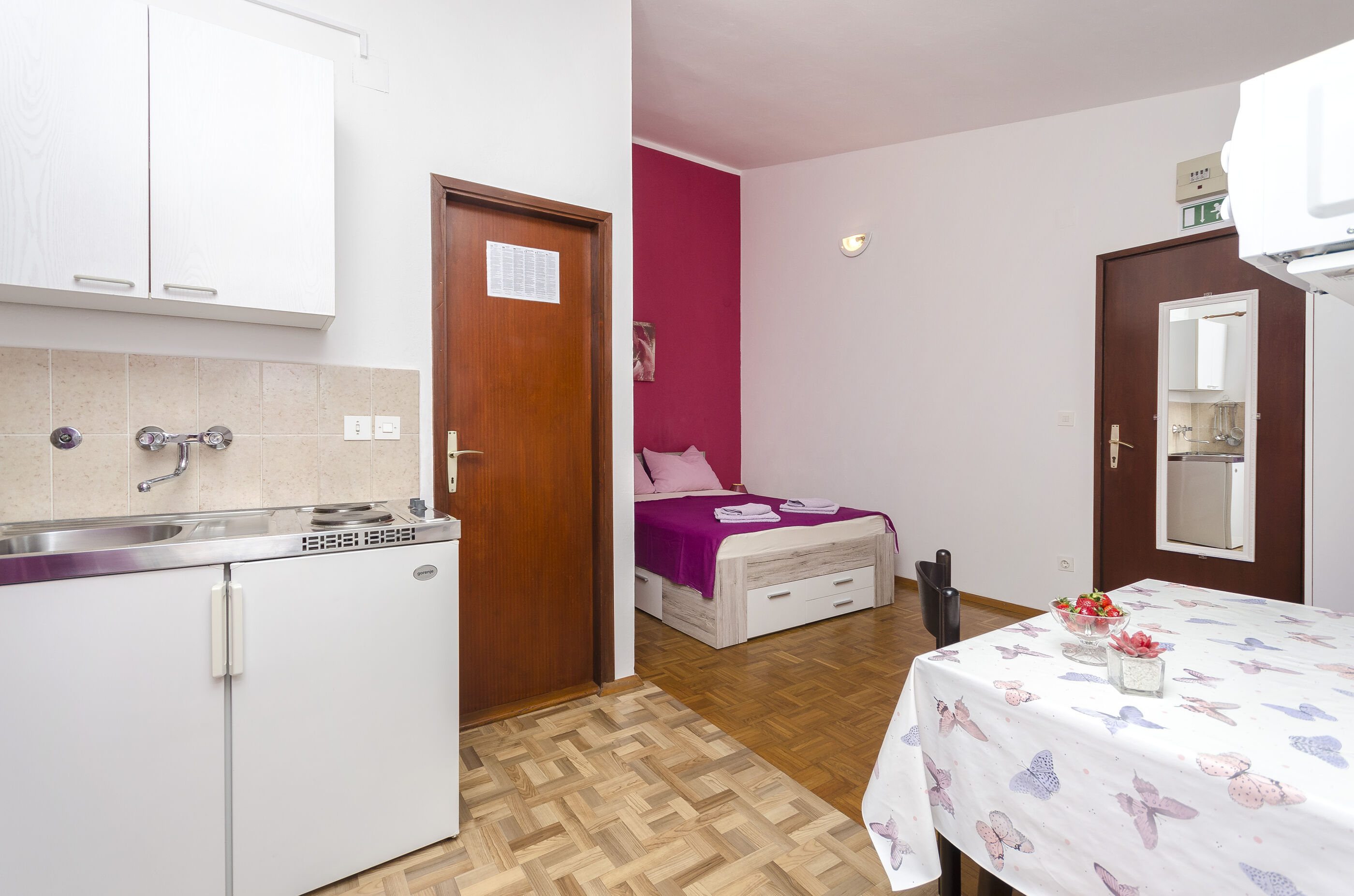 Apartments and Room Take it easy 85111-A3