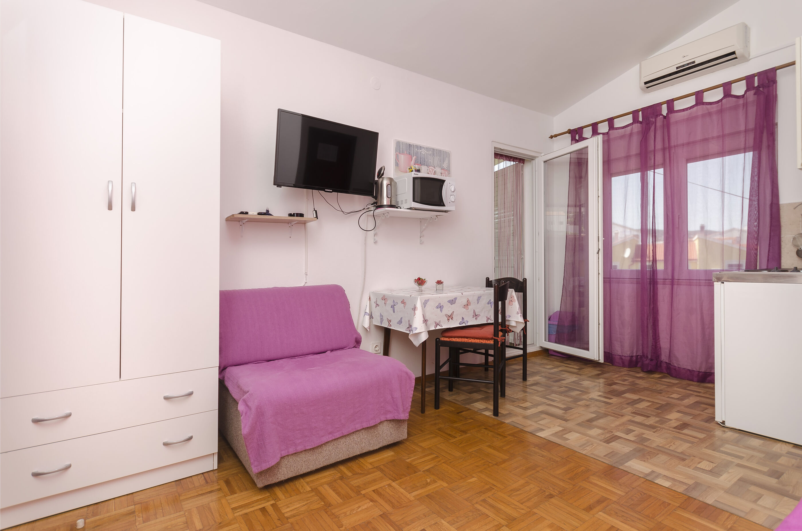 Apartments and Room Take it easy 85111-A3