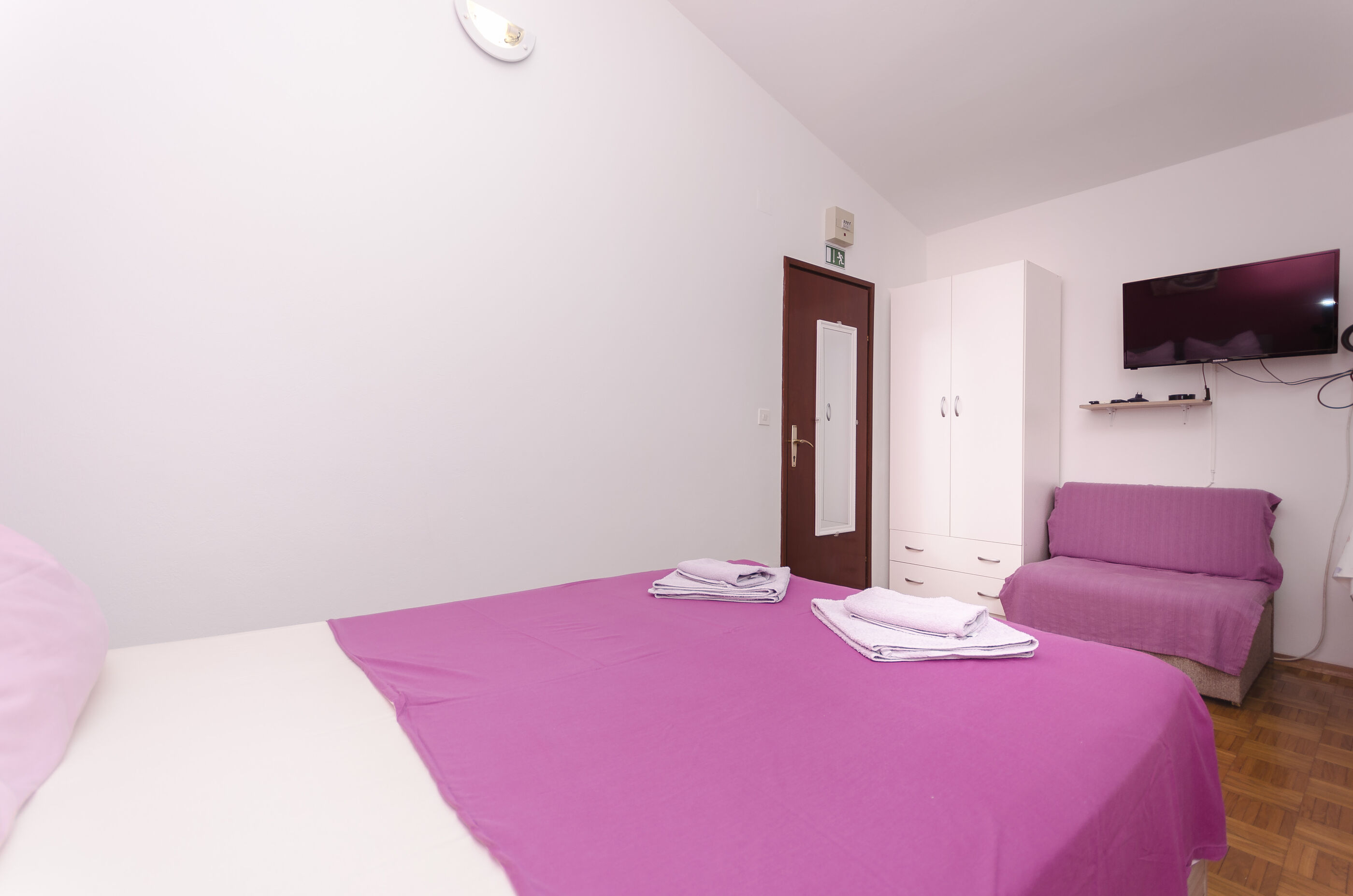 Apartments and Room Take it easy 85111-A3