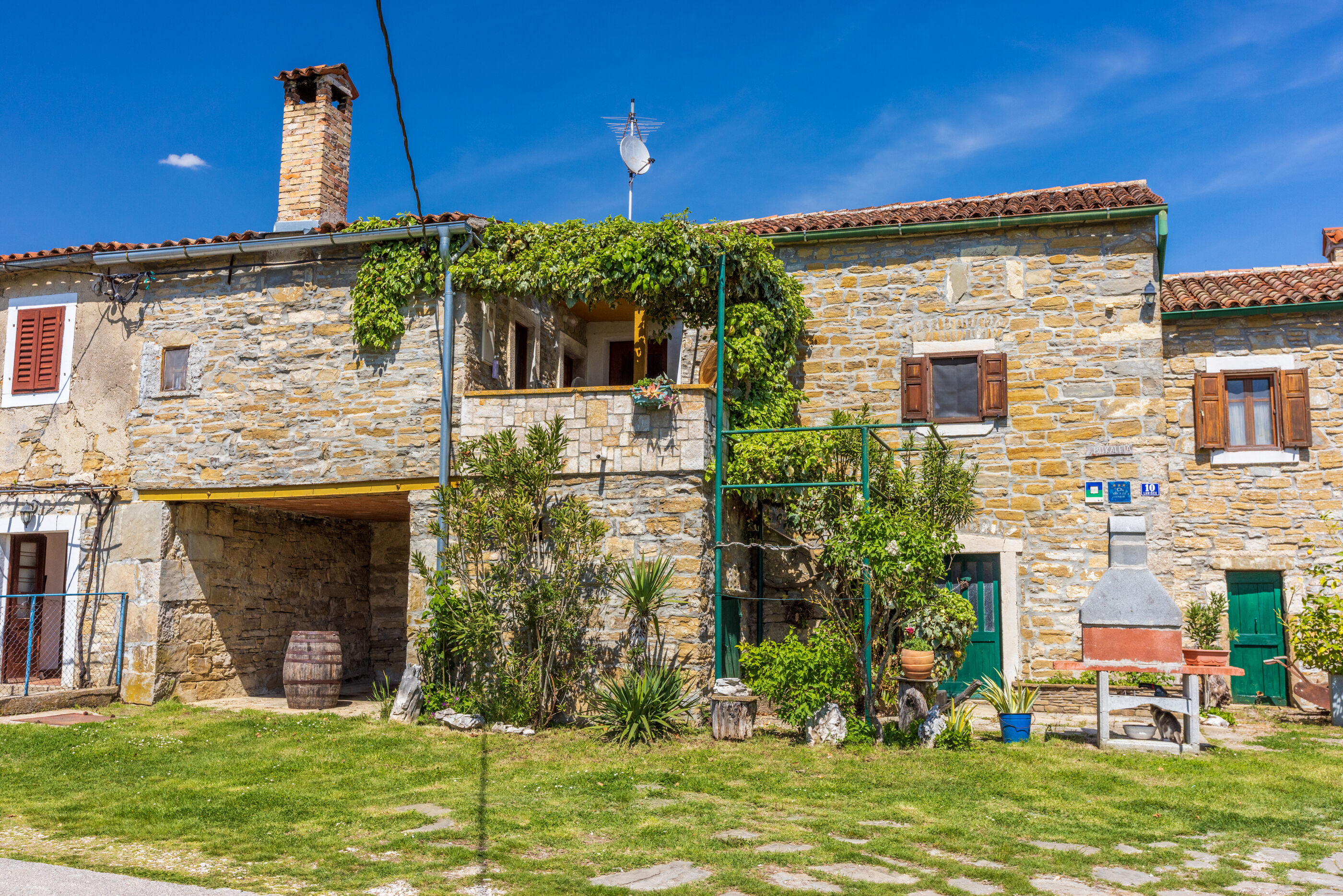 House Dorino Accommodation in Krsan
