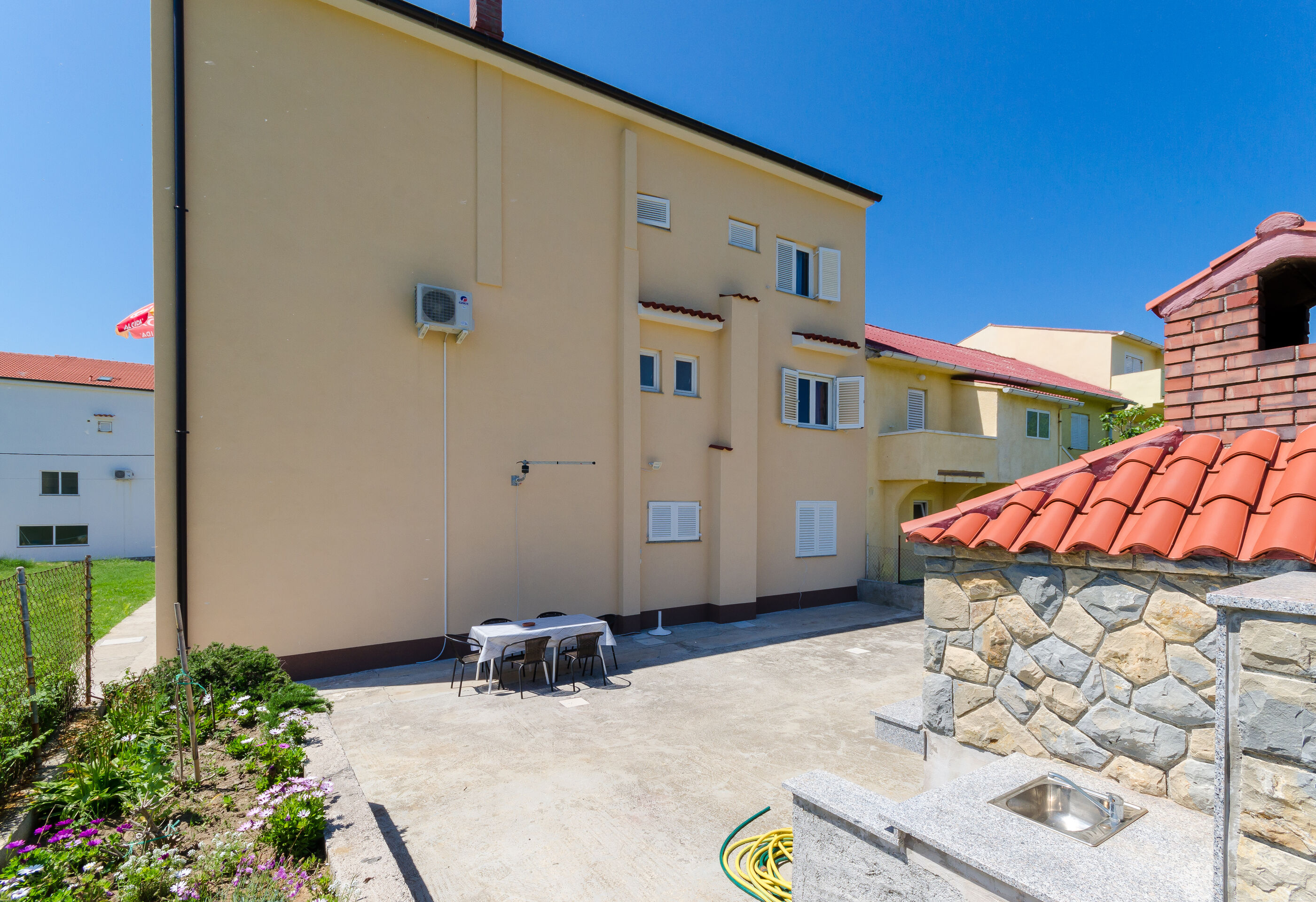 Apartments and Room Sime M 88311-A1
