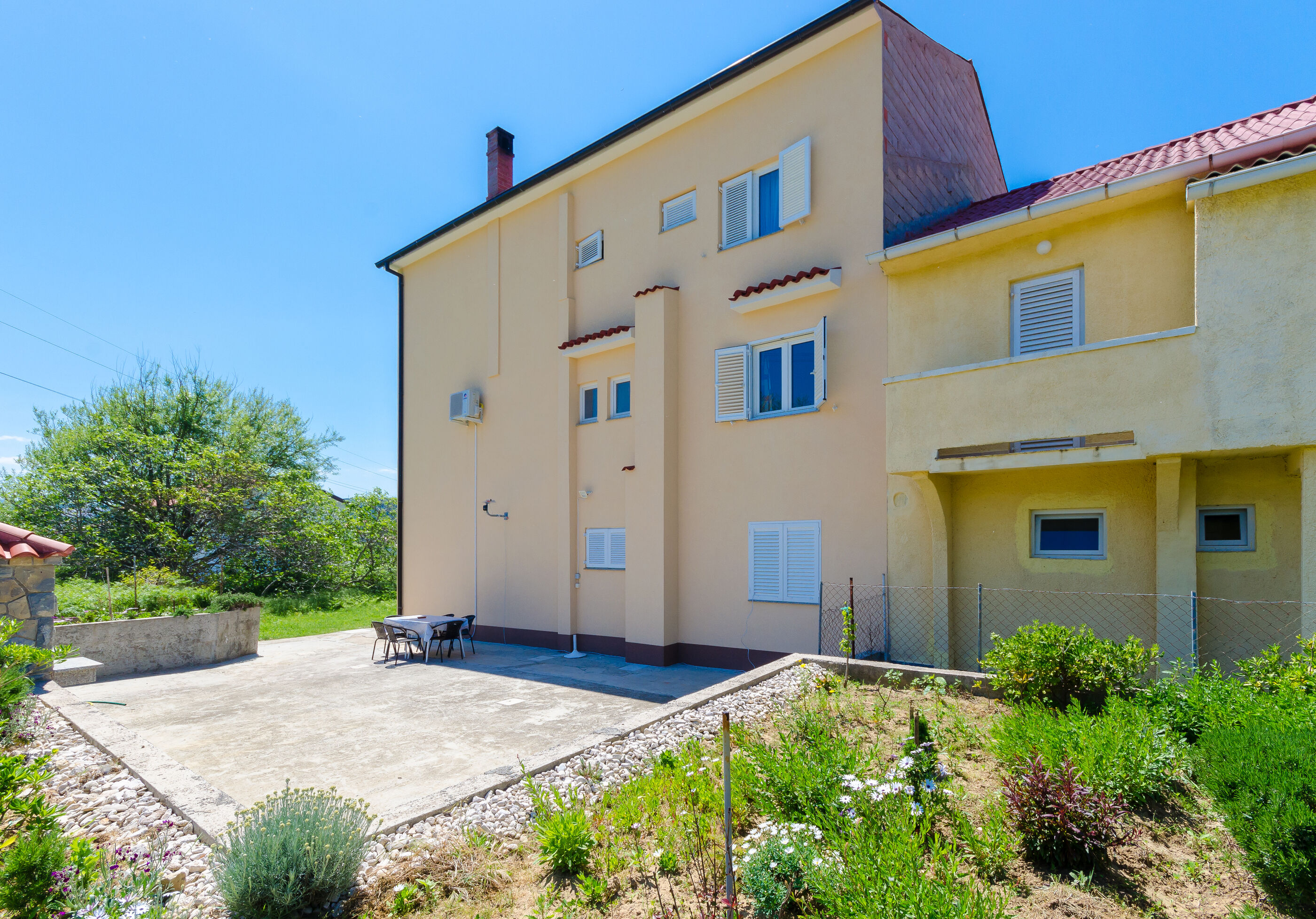 Apartments and Room Sime M 88311-A1