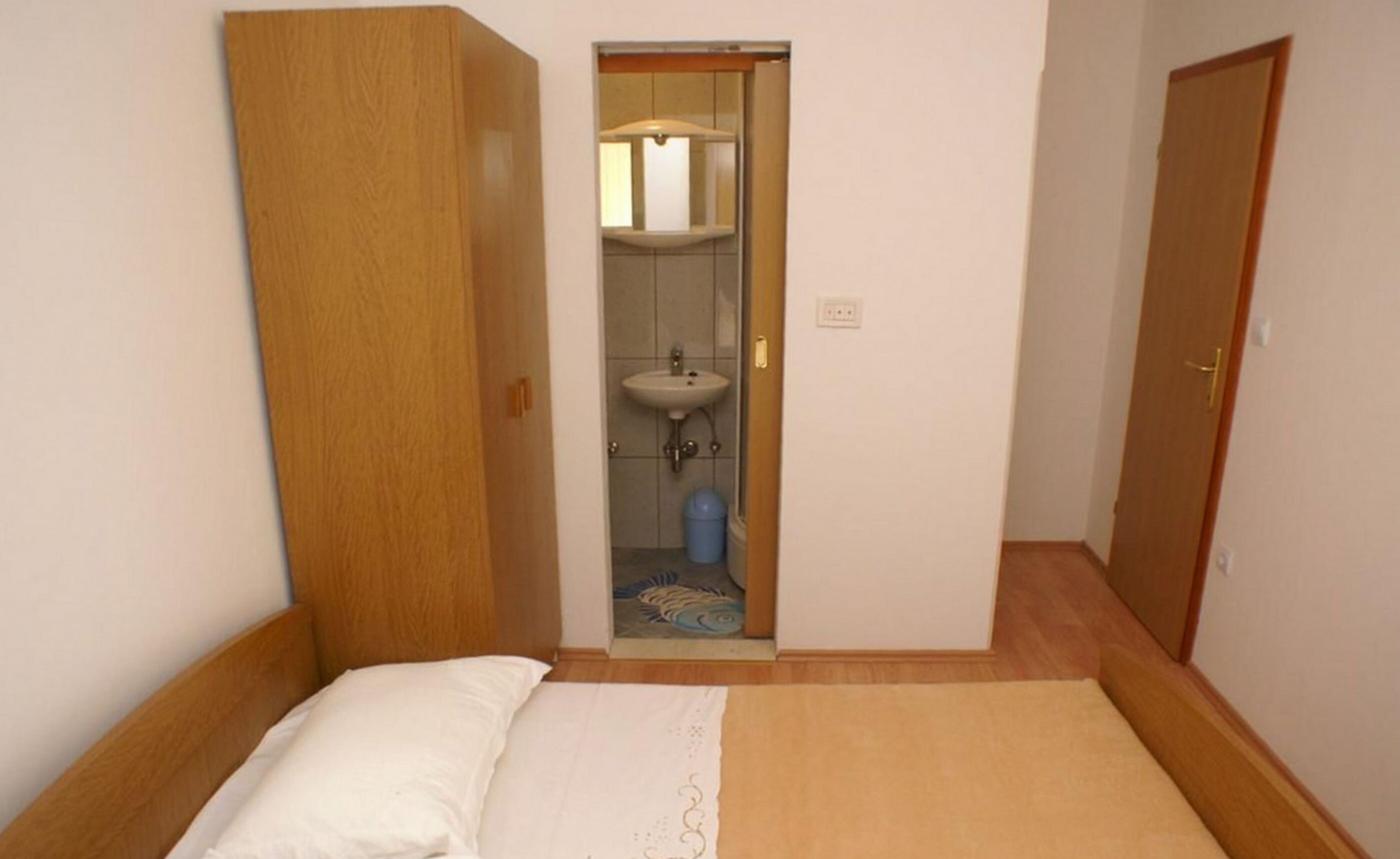 Apartments Ljiljana 70141-A1