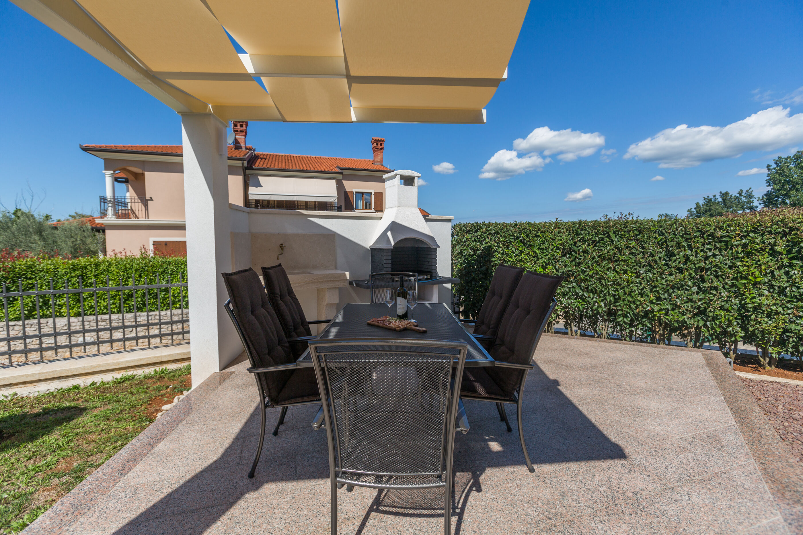 Apartment Mihael s bazenom i lijepo uređenim vrtom 83585-A1