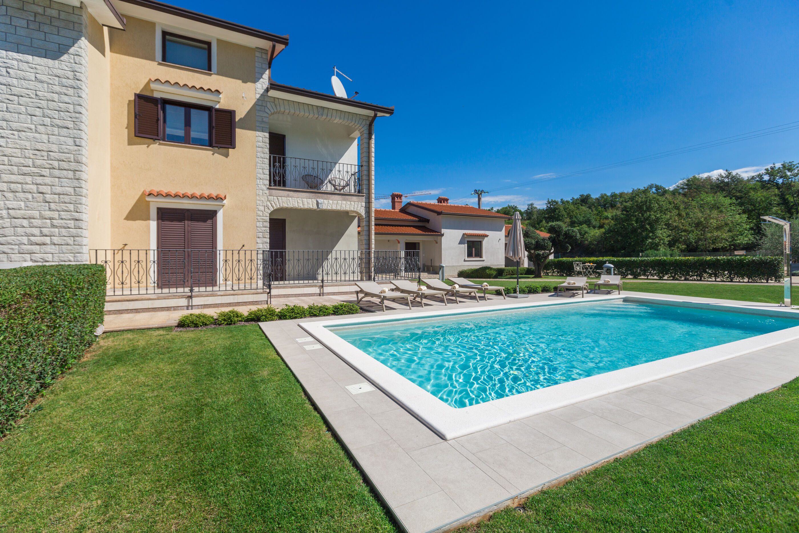 Apartment Mihael s bazenom i lijepo uređenim vrtom 83585-A1