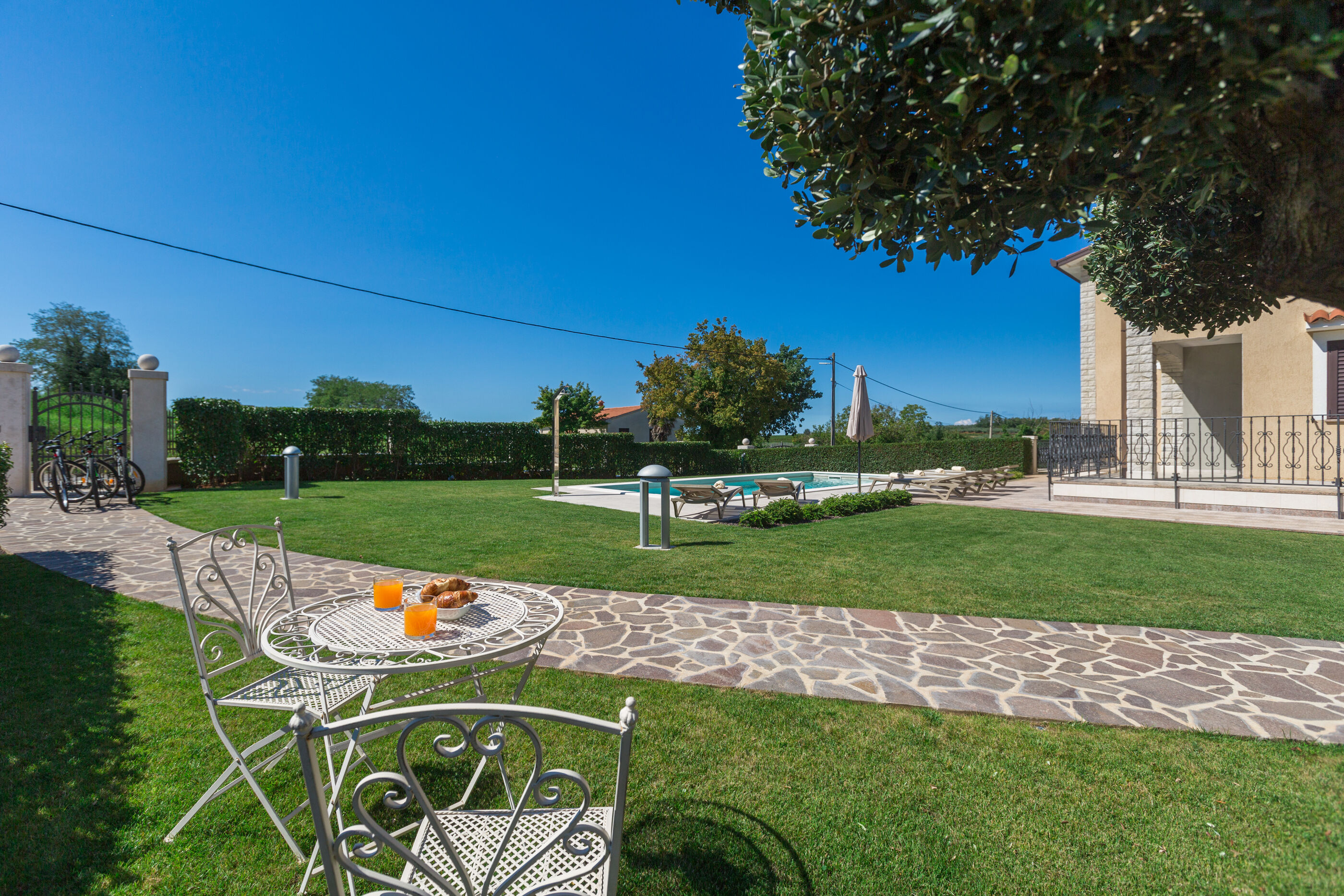 Apartment Mihael s bazenom i lijepo uređenim vrtom 83585-A1
