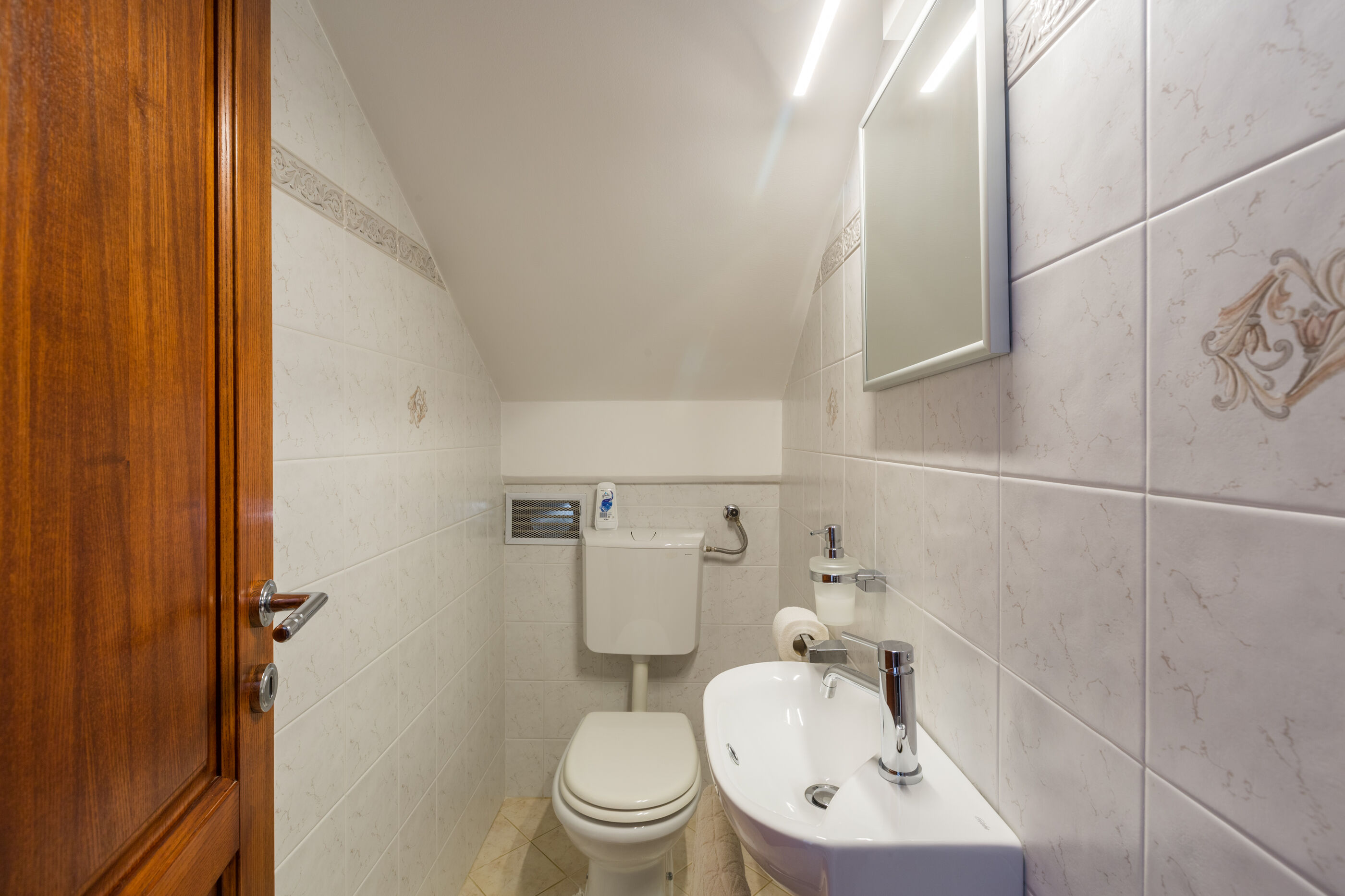 Apartment Mihael s bazenom i lijepo uređenim vrtom 83585-A1