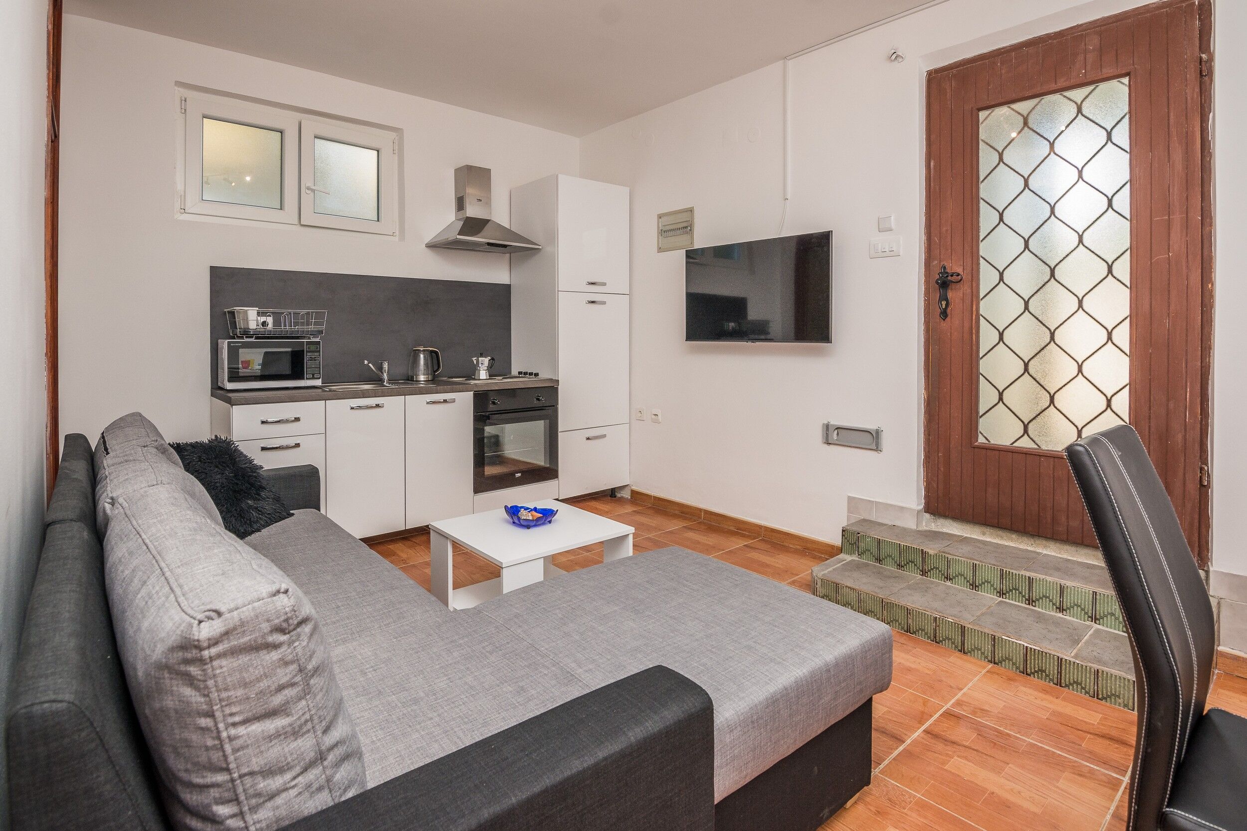 Apartments Bilic 33481-A1