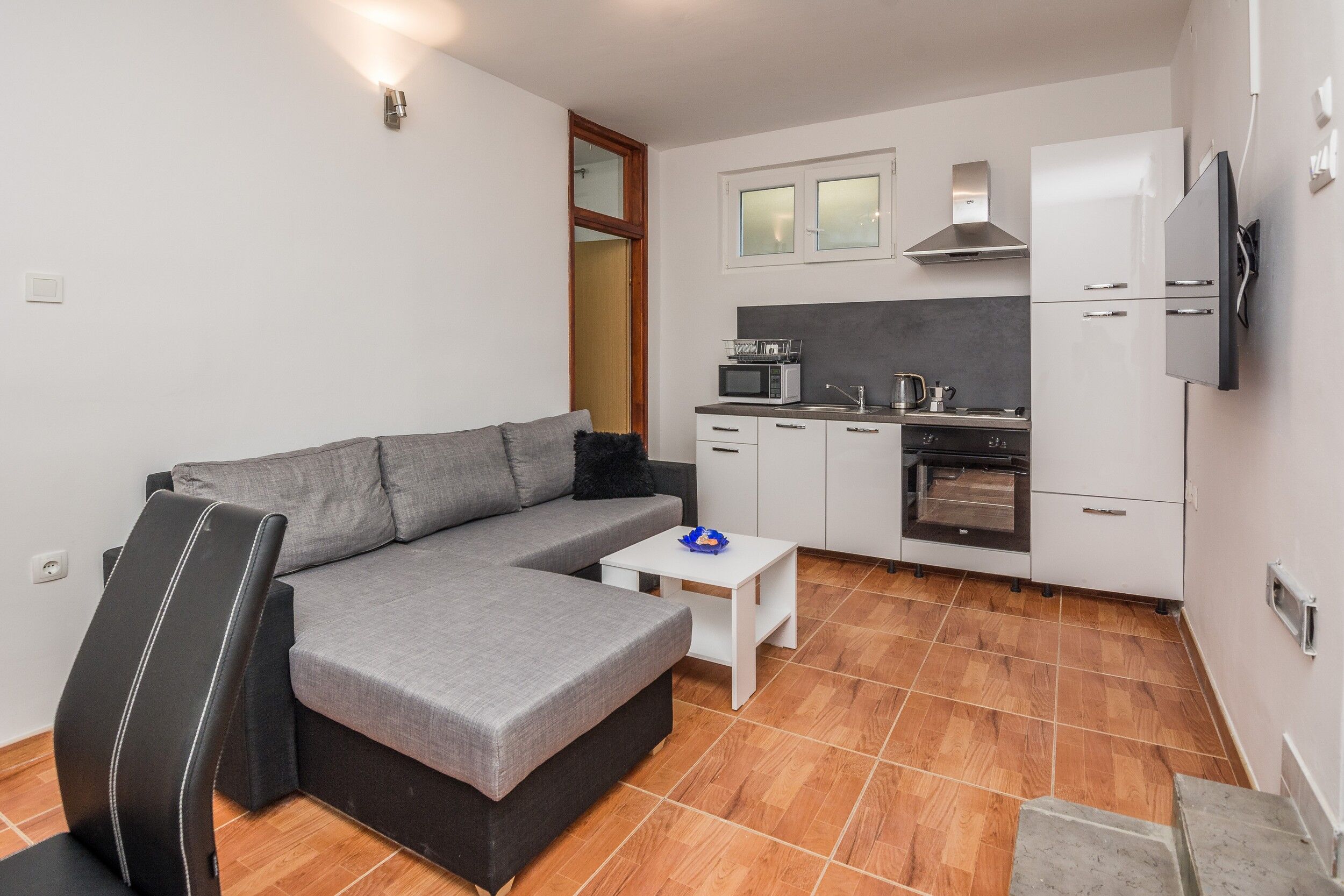 Apartments Bilic 33481-A1
