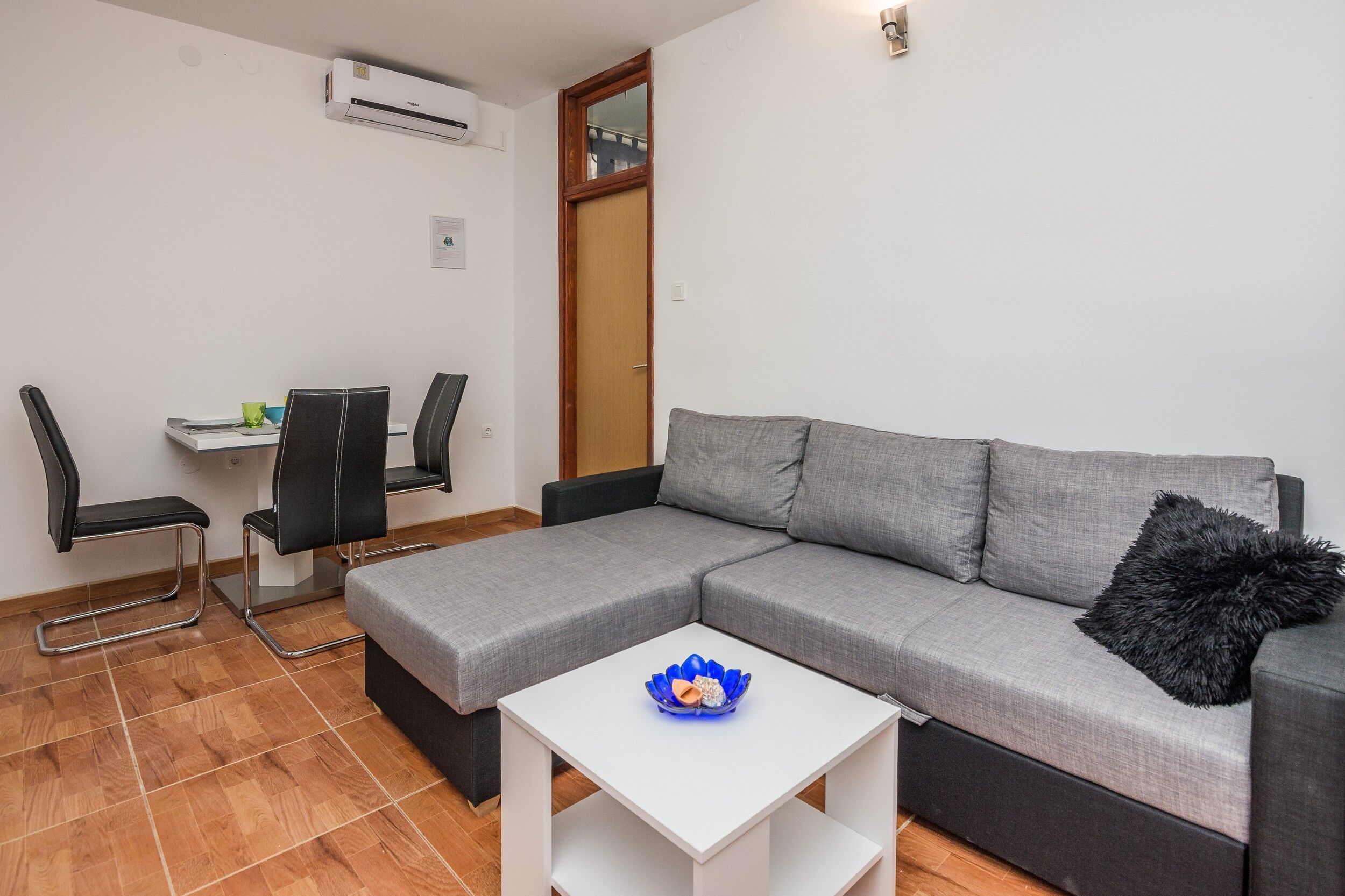 Apartments Bilic 33481-A1
