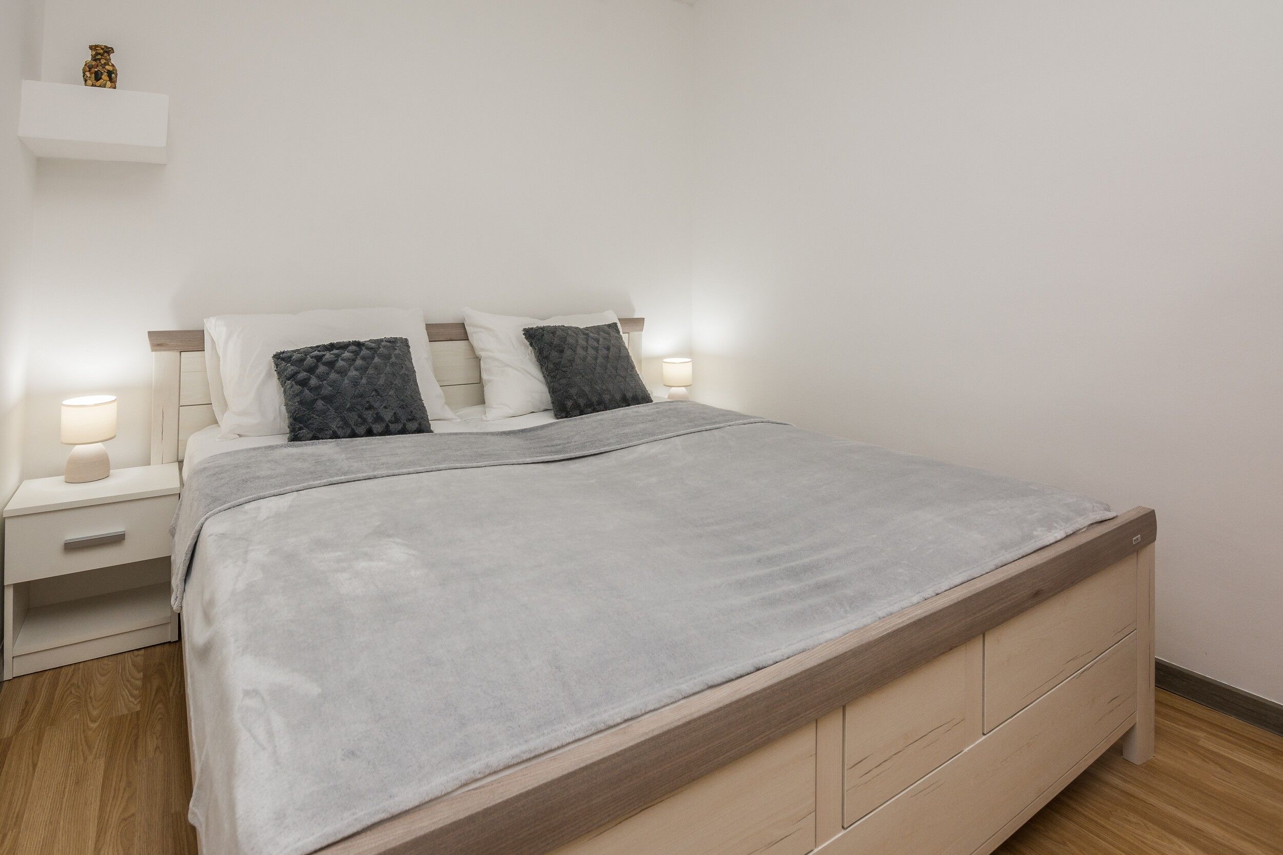 Apartments Bilic 33481-A1