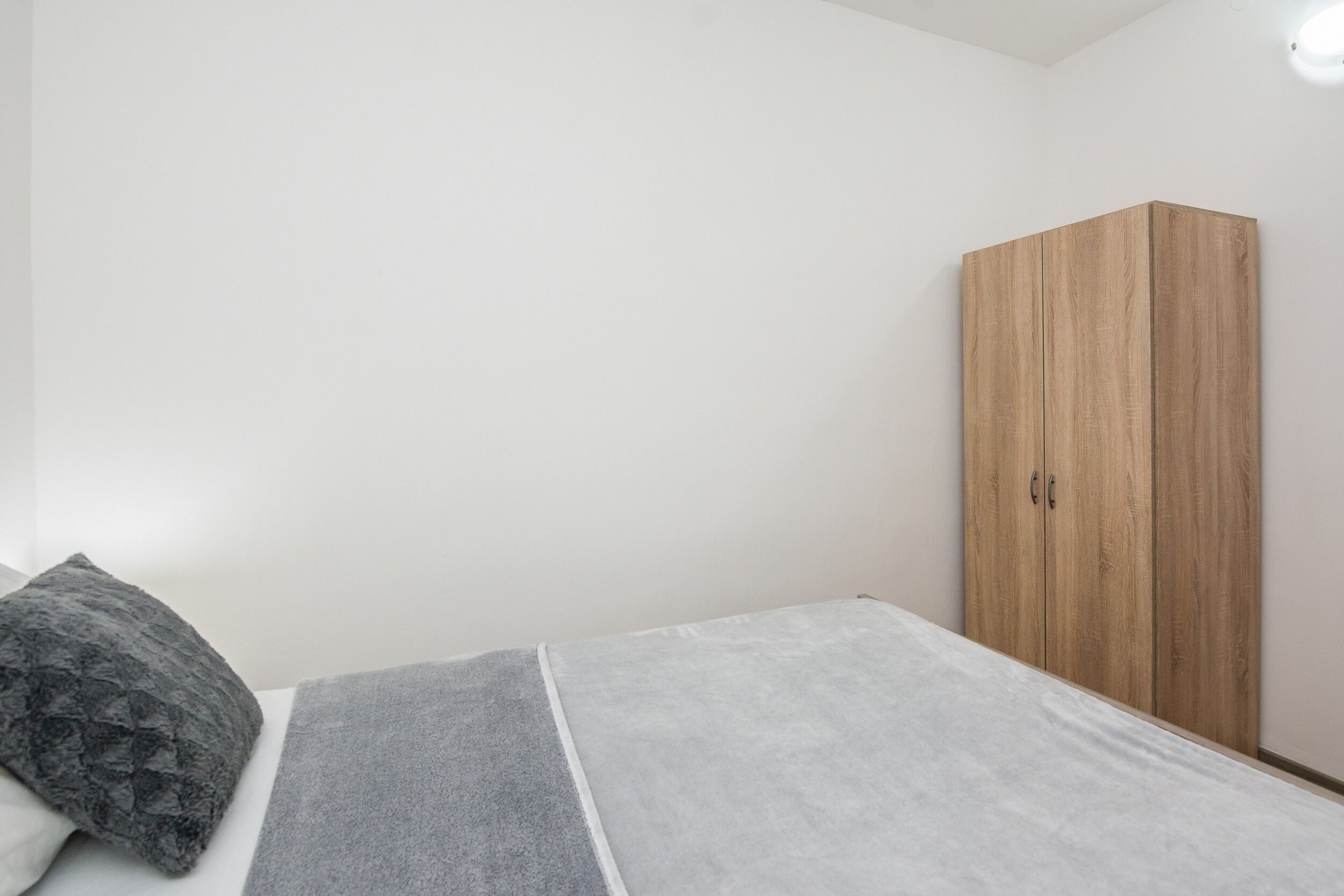 Apartments Bilic 33481-A1