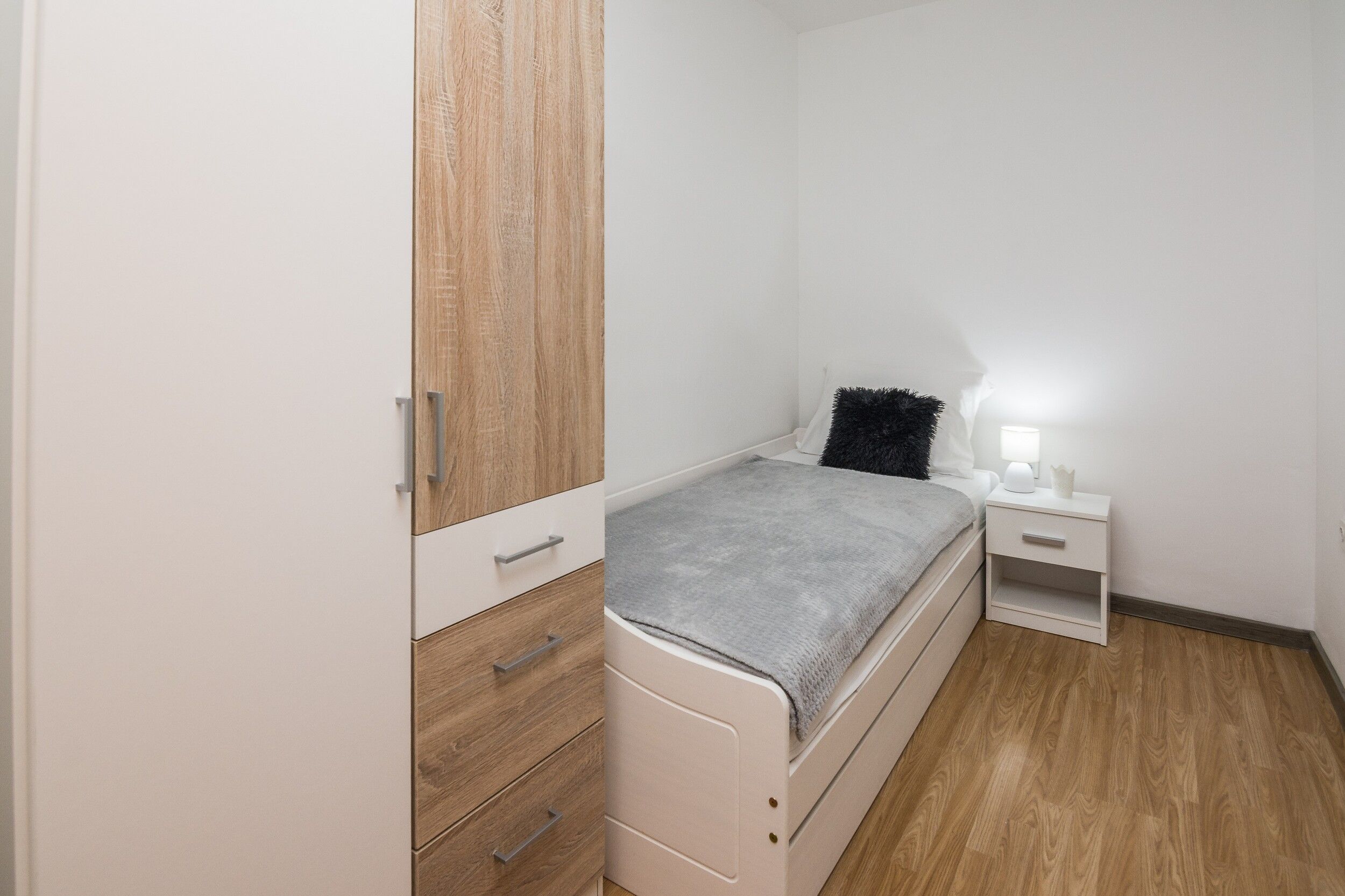 Apartments Bilic 33481-A1