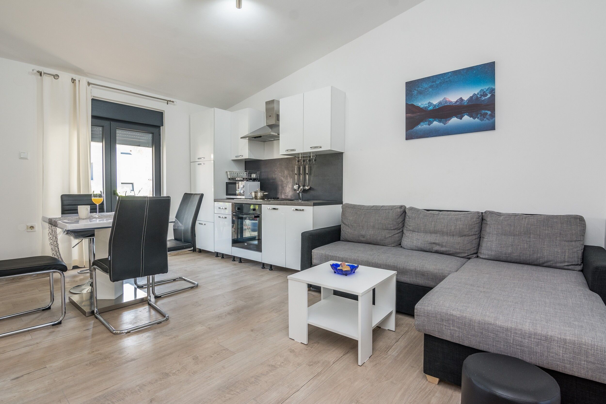 Apartments Bilic 33481-A2